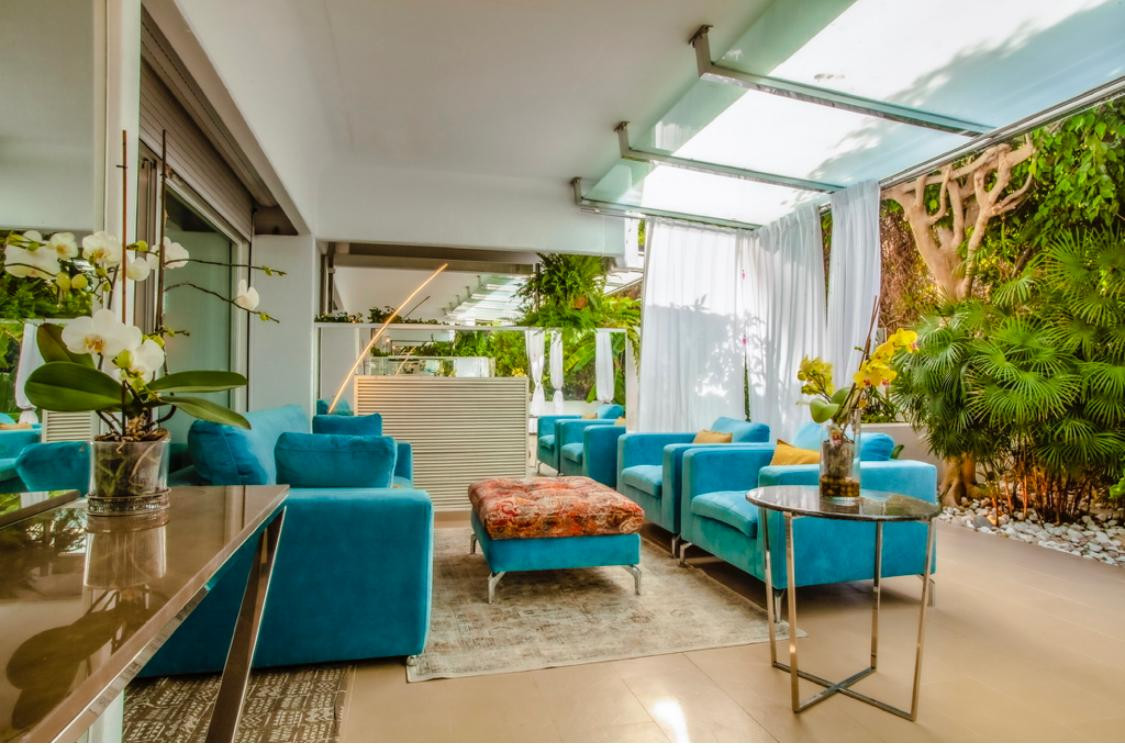 Elegante apartamento en planta baja en Las Lomas del Marbella Club en Marbella Golden Mile