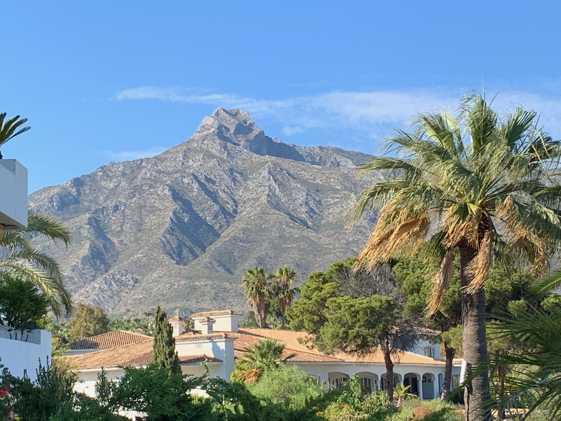 Stylish ground-floor apartment in Las Lomas del Marbella Club in Marbella Golden Mile