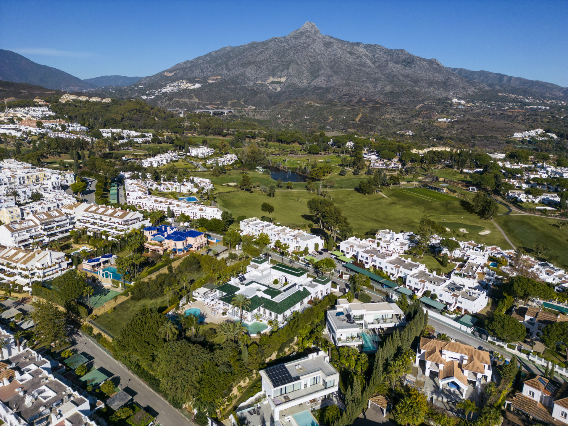 Особняк в Алоха в Nueva Andalucia