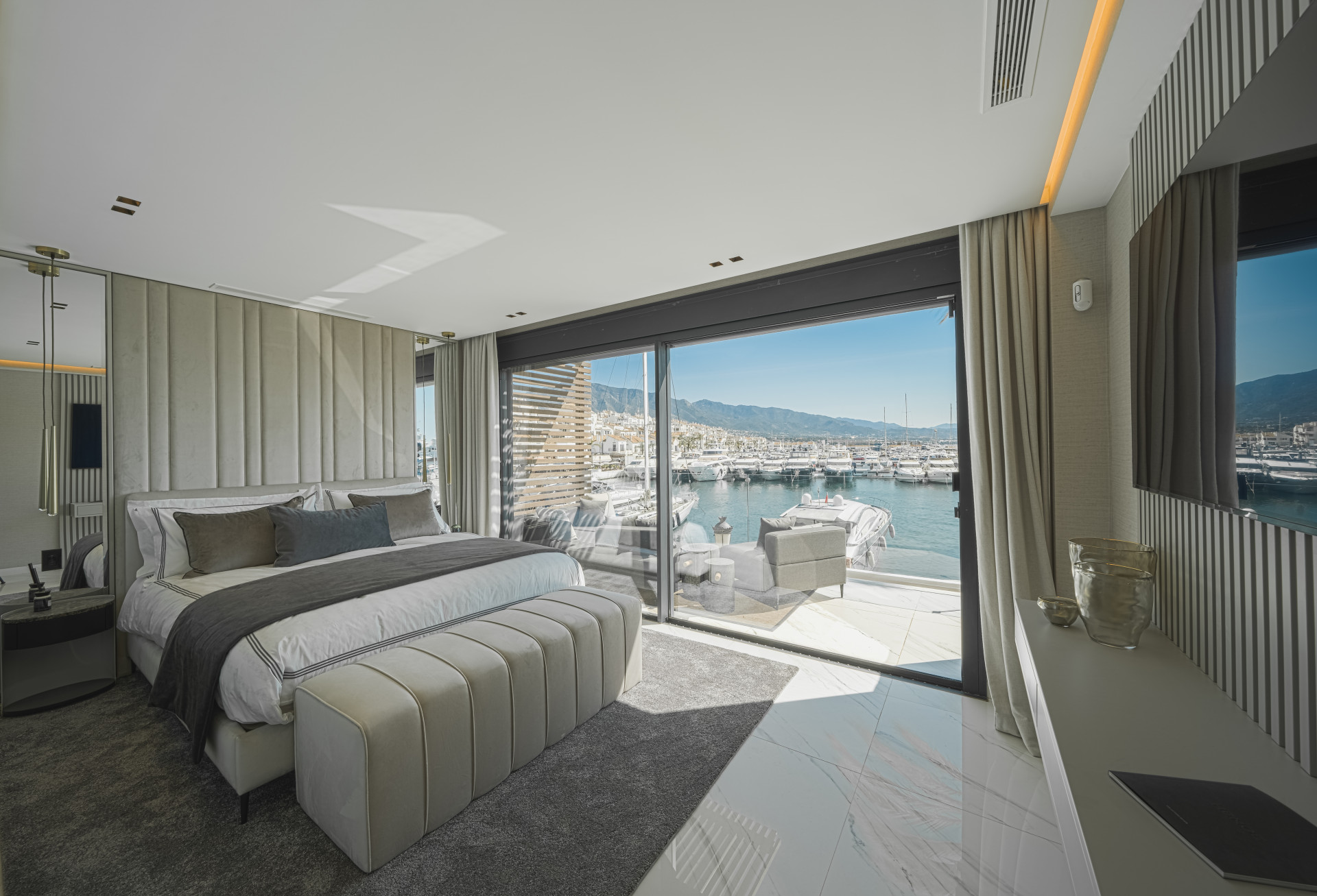 Appartement met panoramisch uitzicht op zee in Puerto Banús in Marbella