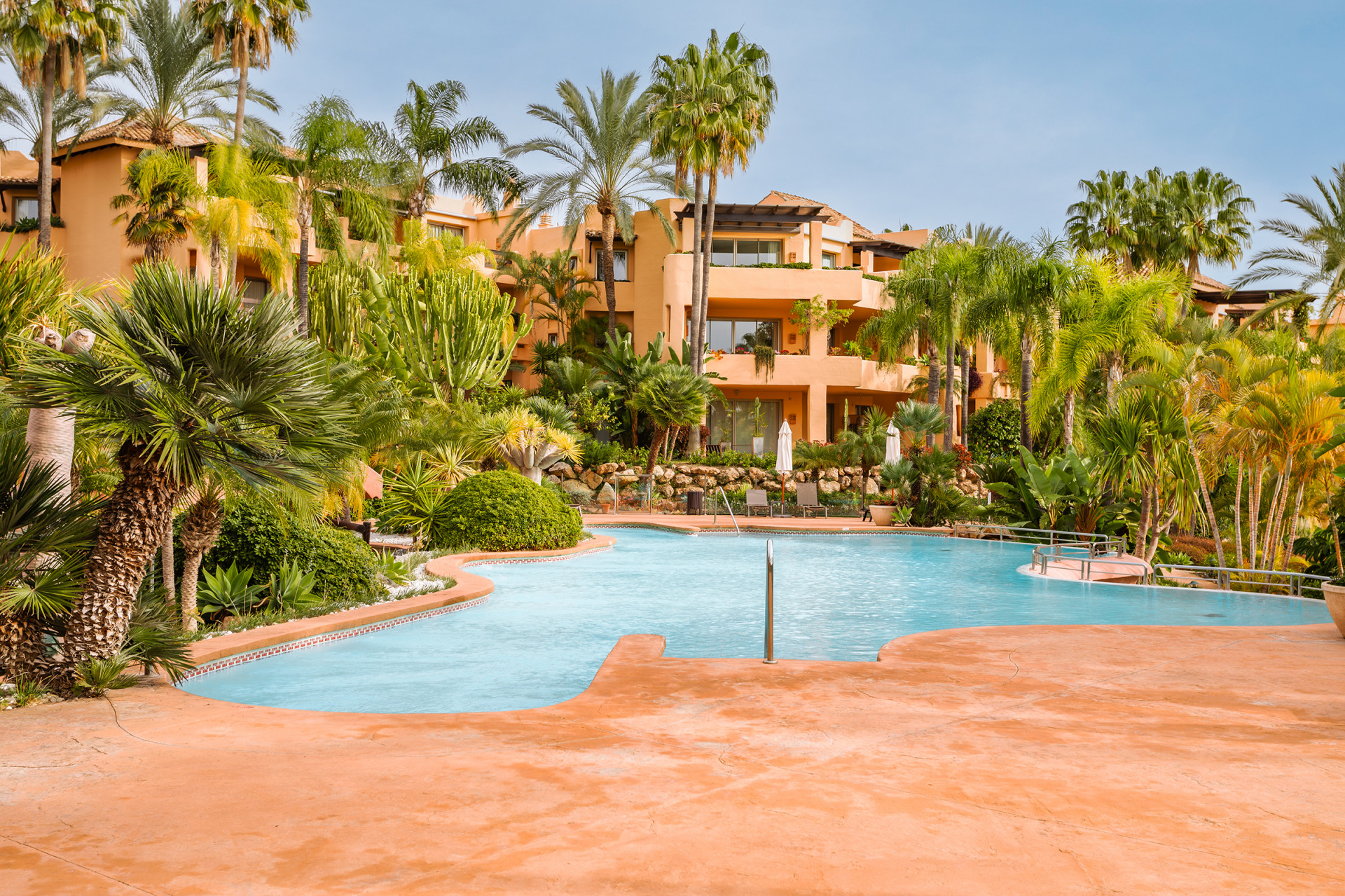 South-facing garden apartment located in one of the best complexes on Marbella's Golden Mile in Marbella Golden Mile