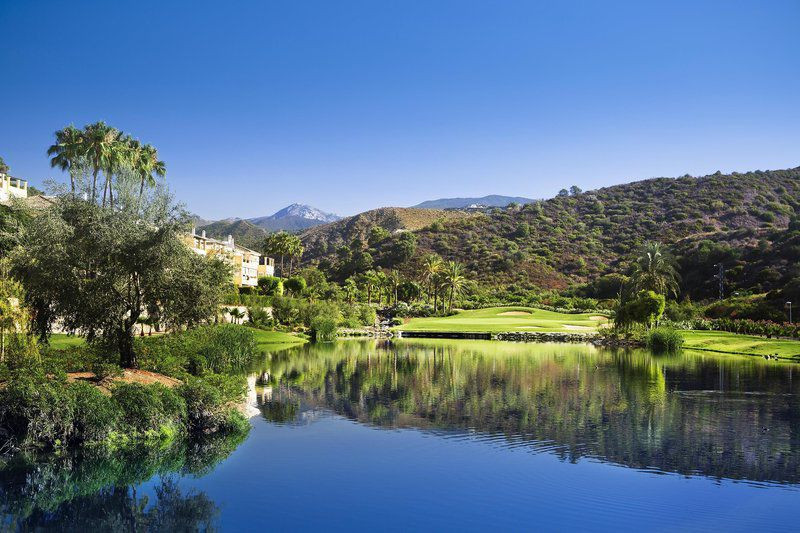 Ruim eerstelijns golf familiehuis in Las Encinas La Quinta in Benahavis