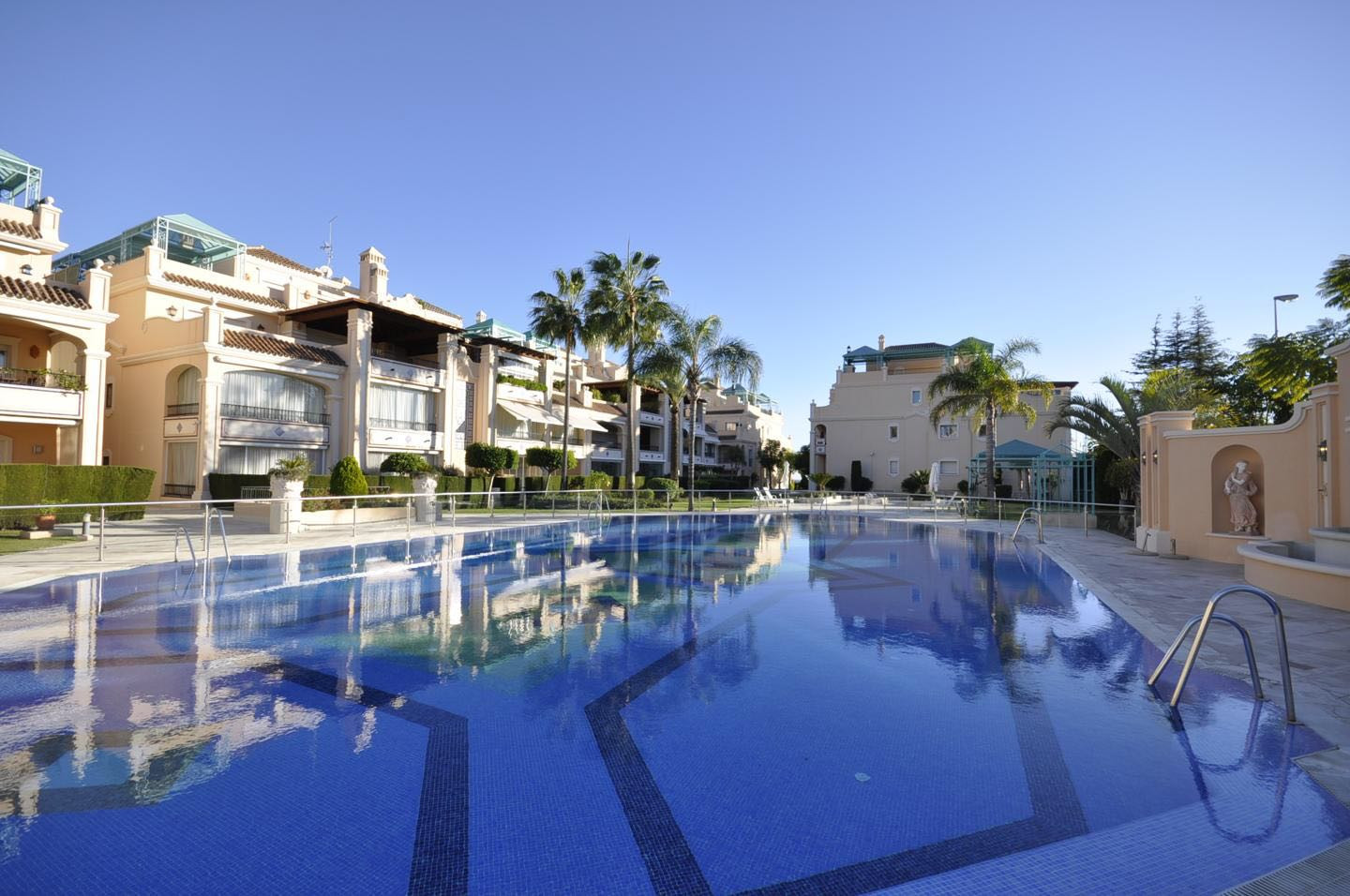 Very spacious 4 bedroom ground floor apartment on The Golden Mile in Marbella Golden Mile