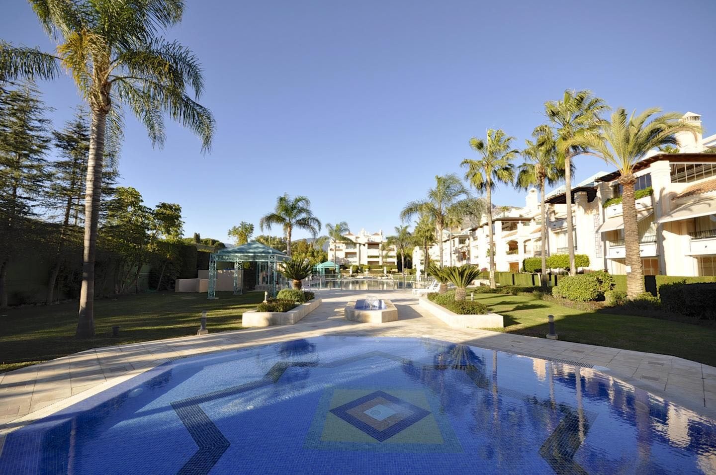 Very spacious 4 bedroom ground floor apartment on The Golden Mile in Marbella Golden Mile