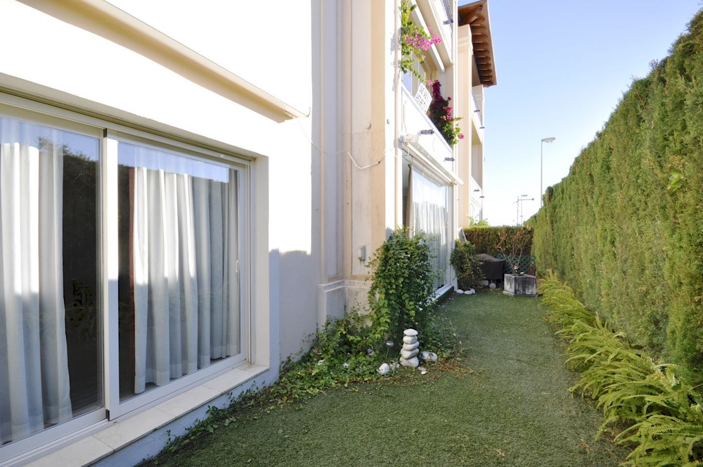 Very spacious 4 bedroom ground floor apartment on The Golden Mile in Marbella Golden Mile