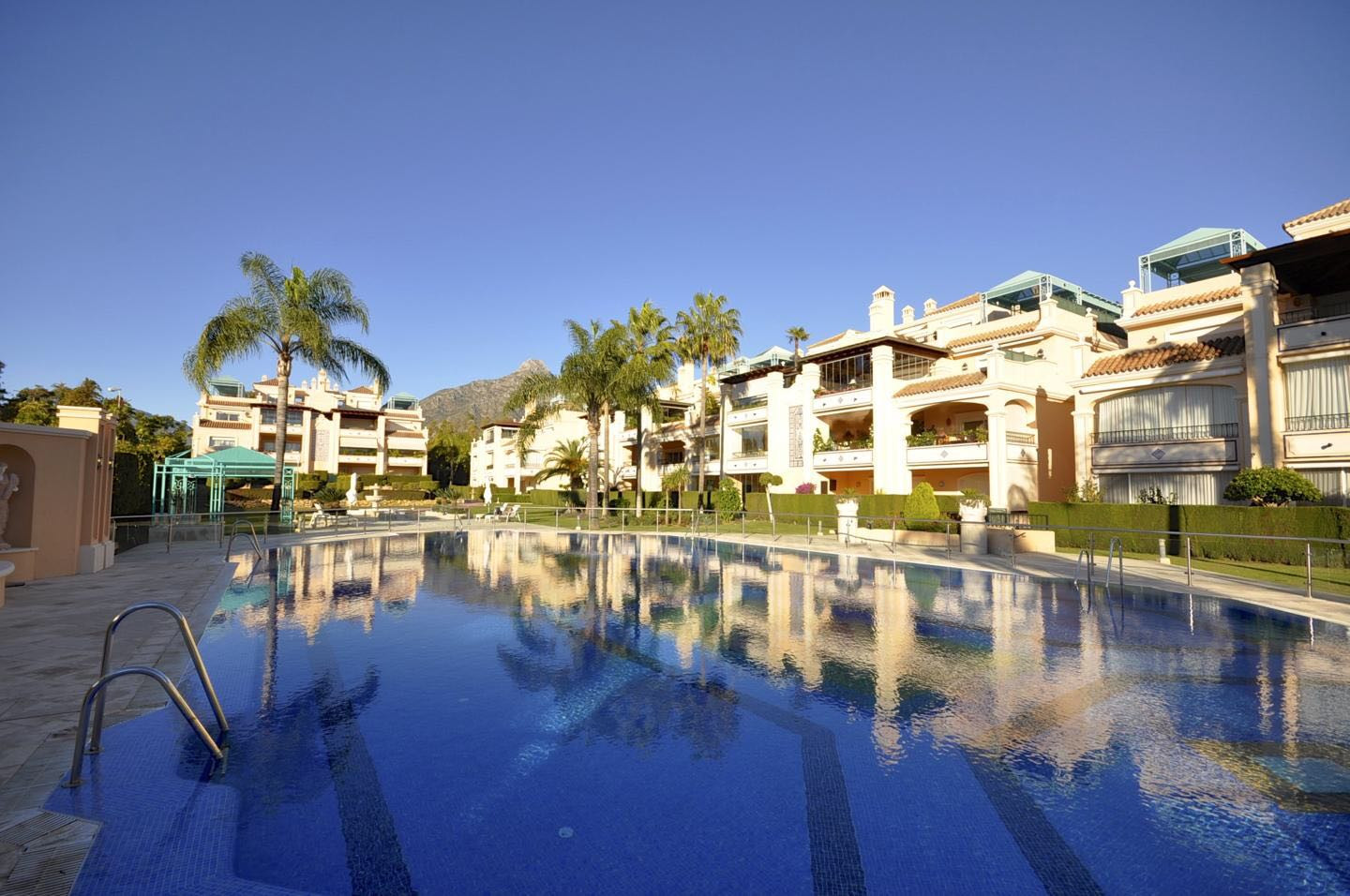 Very spacious 4 bedroom ground floor apartment on The Golden Mile in Marbella Golden Mile