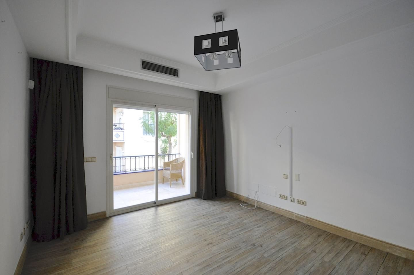 Very spacious 4 bedroom ground floor apartment on The Golden Mile in Marbella Golden Mile