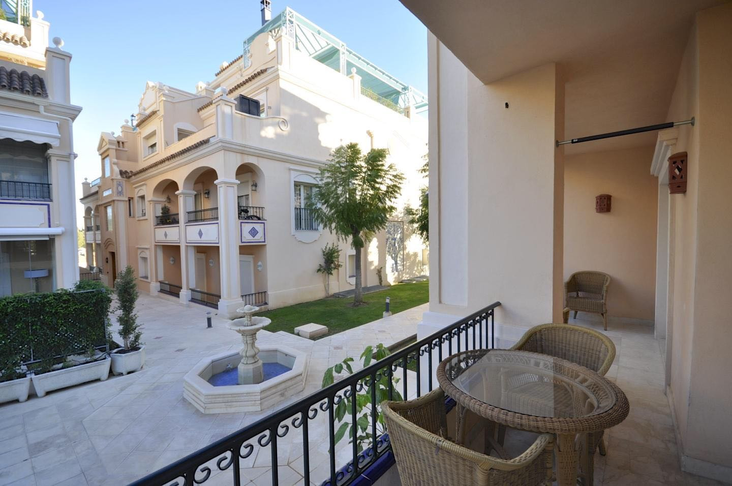 Très spacieux appartement de 4 chambres au rez-de-chaussée sur le Golden Mile à Marbella Golden Mile