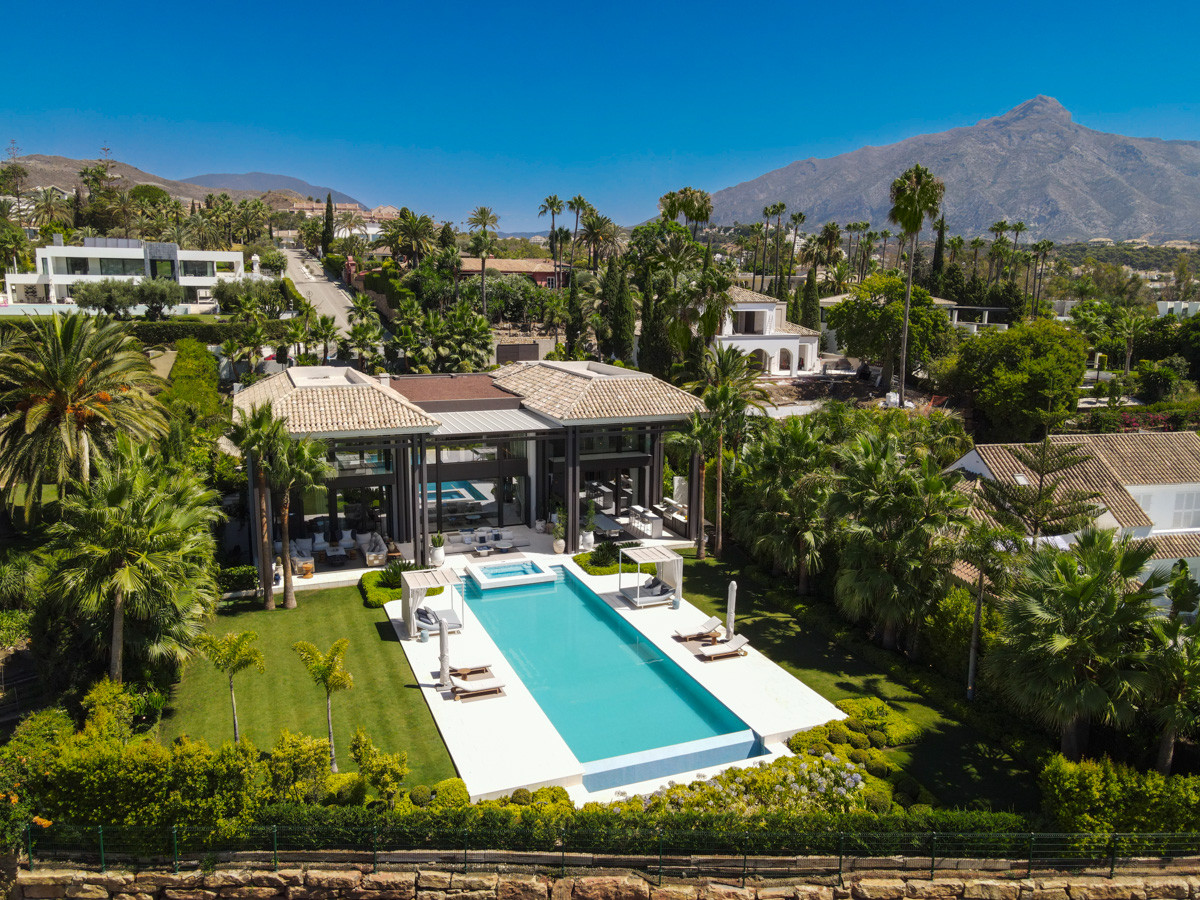 State-of-the-art eerstelijns golfvilla in La Cerquilla, Nueva Andalucía in Nueva Andalucia