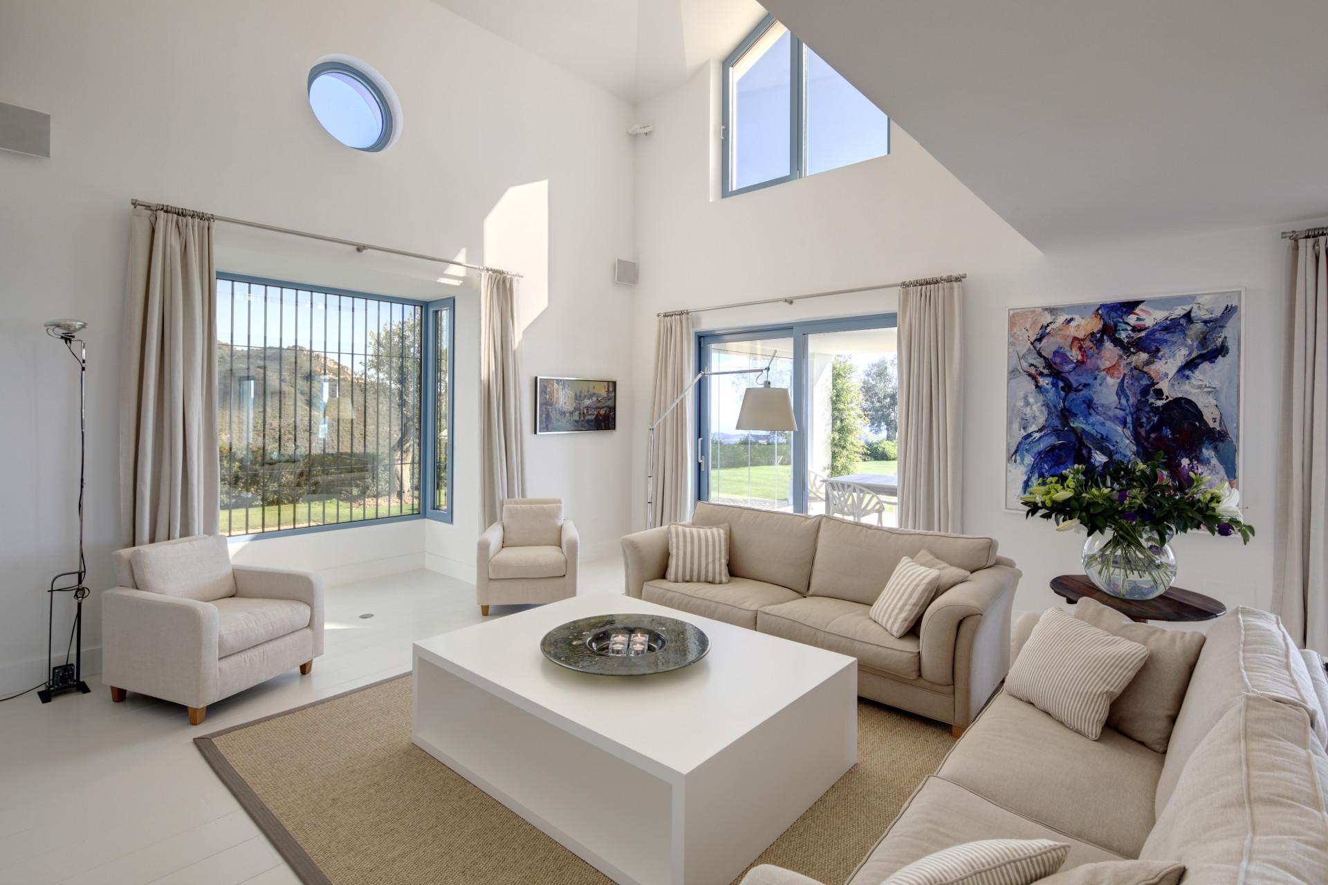 A truly luxurious 4 bedroom villa set on a double plot in Monte Mayor in Benahavis