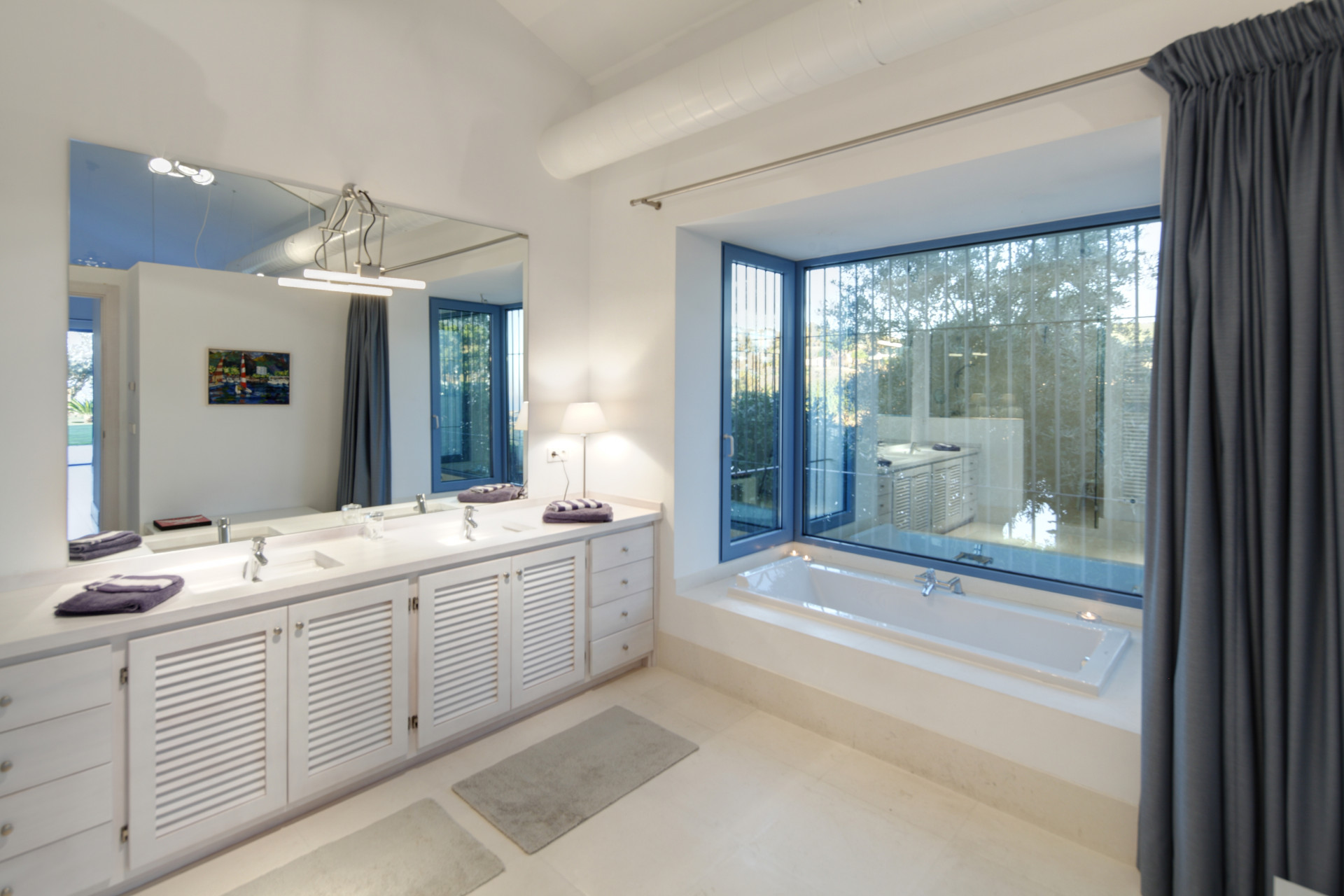 A truly luxurious 4 bedroom villa set on a double plot in Monte Mayor in Benahavis