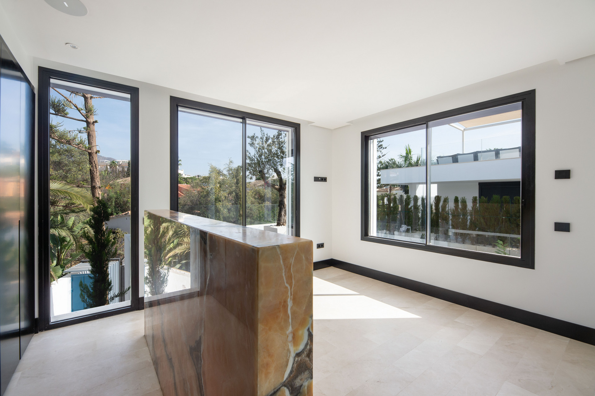 Modern beachside villa in an idyllic location on the Golden Mile in Marbella Golden Mile