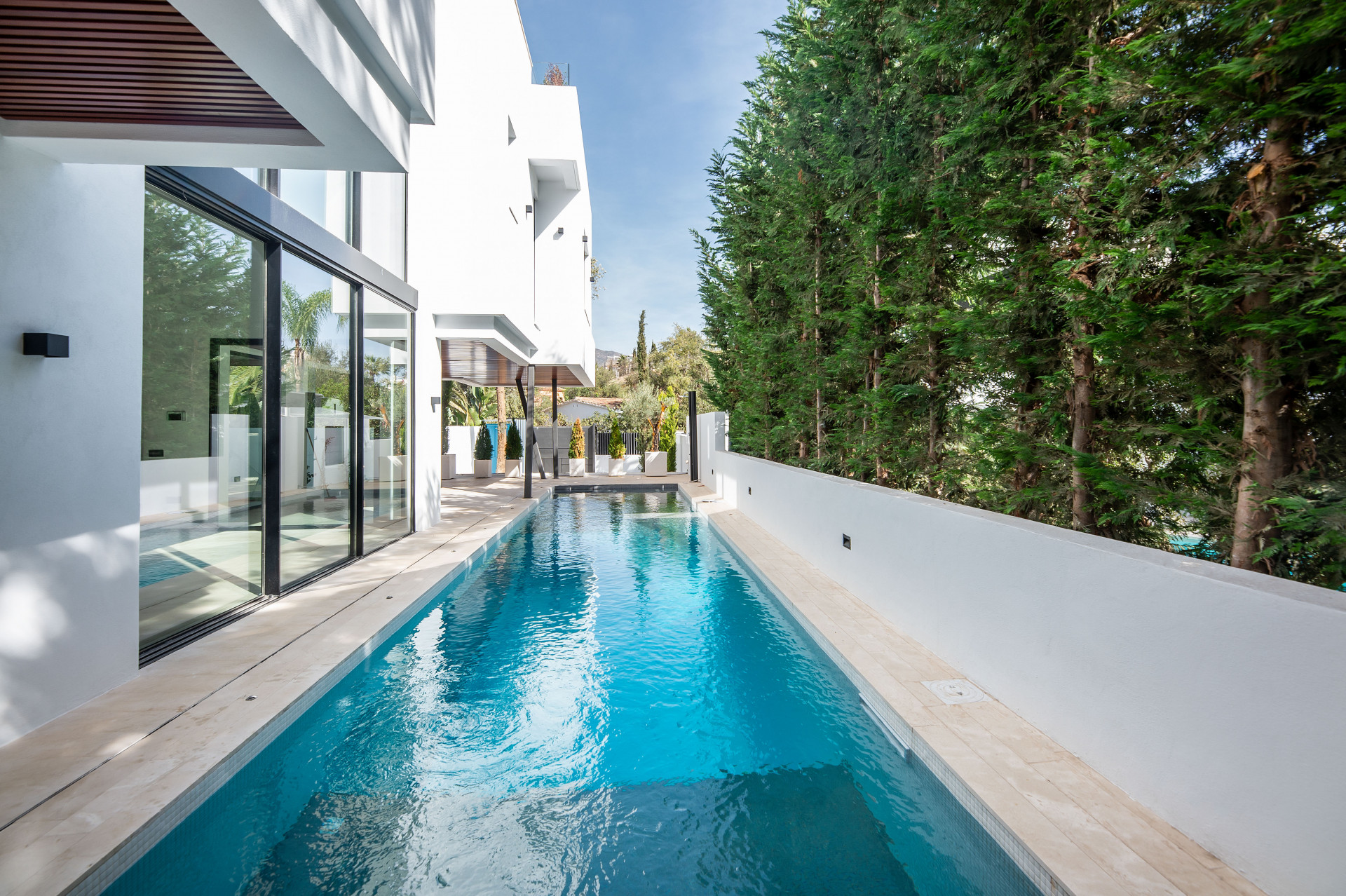 Modern beachside villa in an idyllic location on the Golden Mile in Marbella Golden Mile