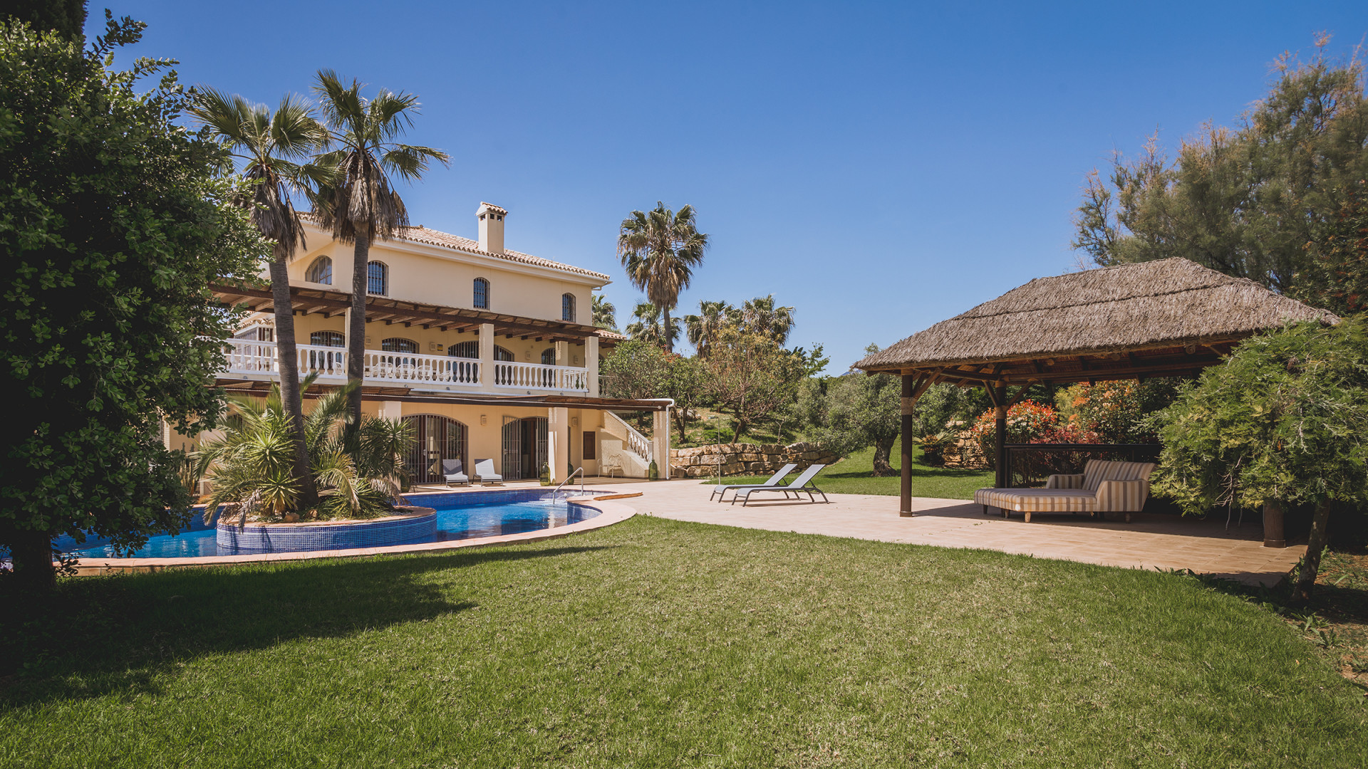 Private family villa set on an extensive plot in Estepona