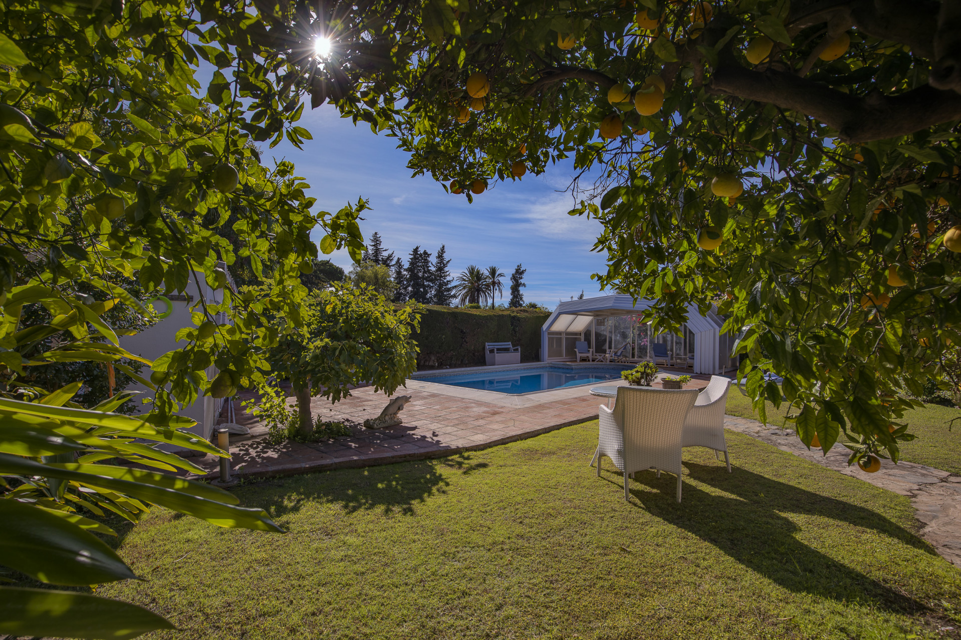 Prachtige villa in cortijostijl met 4 slaapkamers in het prestigieuze Guadalmina Alta. in San Pedro de Alcantara