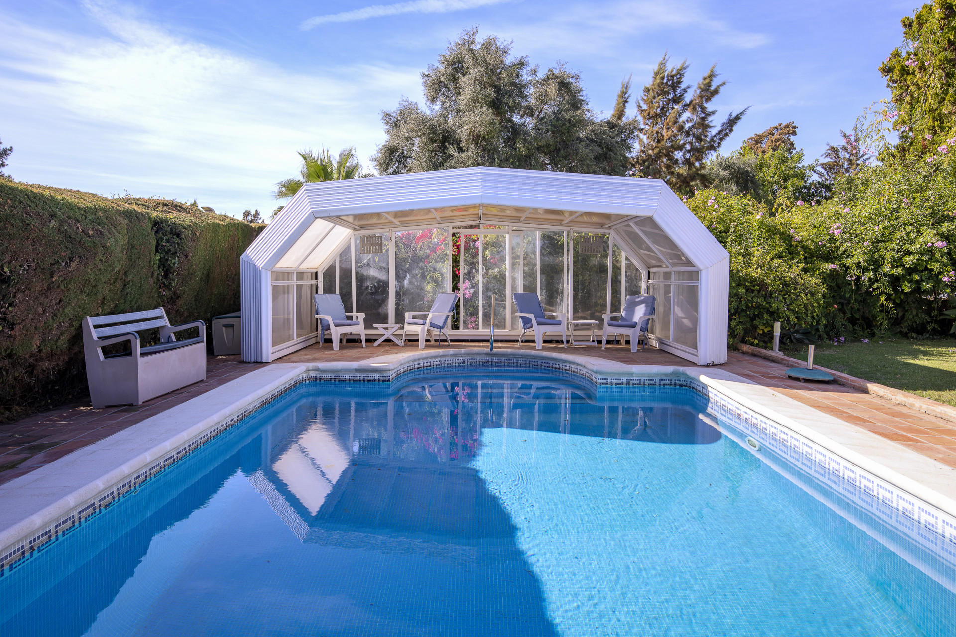 Charmante villa de style cortijo avec 4 chambres dans la prestigieuse Guadalmina Alta. à San Pedro de Alcantara