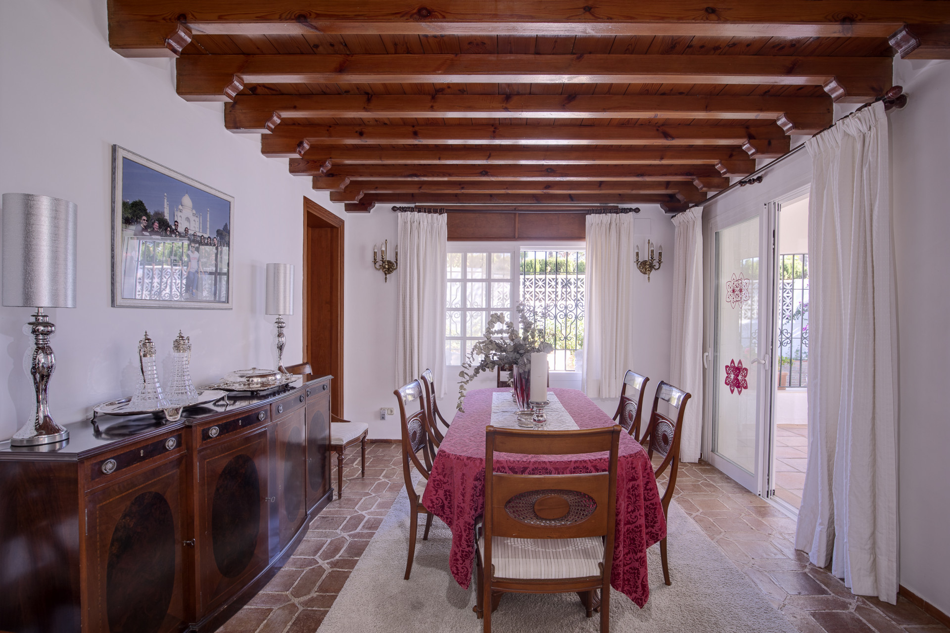 Villa de estilo cortijo con 4 dormitorios en la prestigiosa Guadalmina Alta. en San Pedro de Alcantara