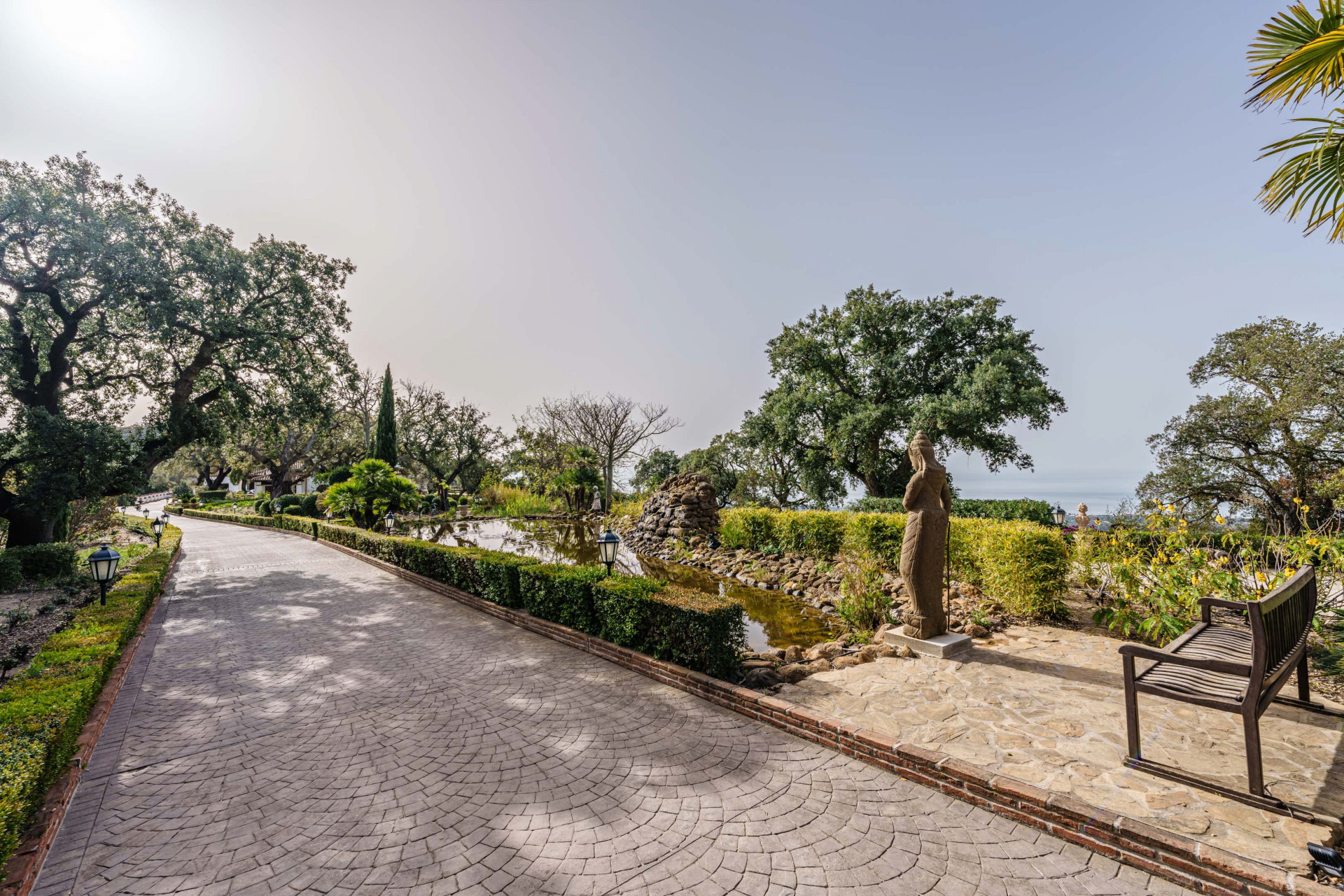 Impresionante finca con vistas al mar en La Mairena en Marbella Este