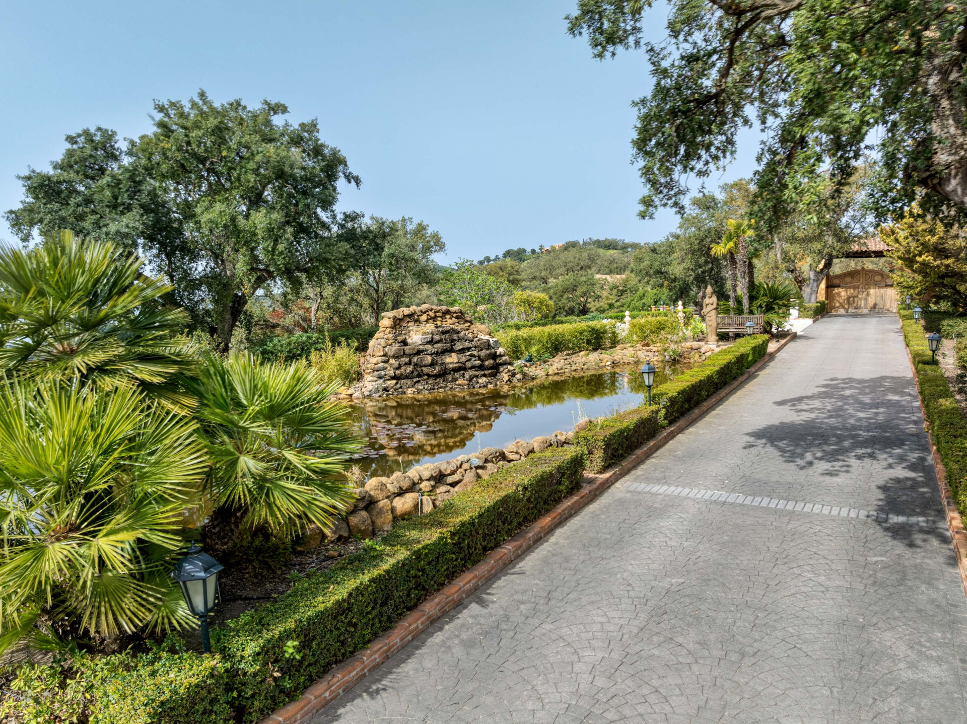 Impresionante finca con vistas al mar en La Mairena en Marbella Este