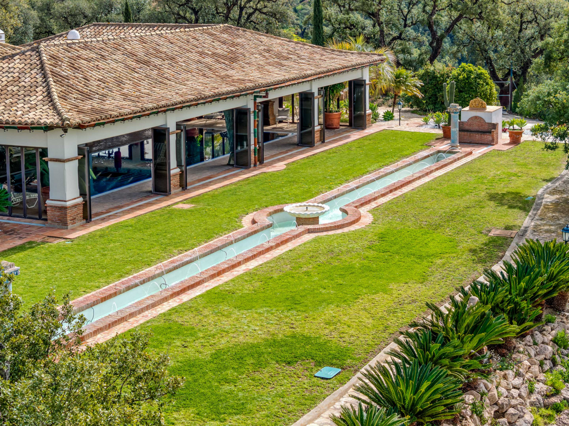 Impresionante finca con vistas al mar en La Mairena en Marbella Este