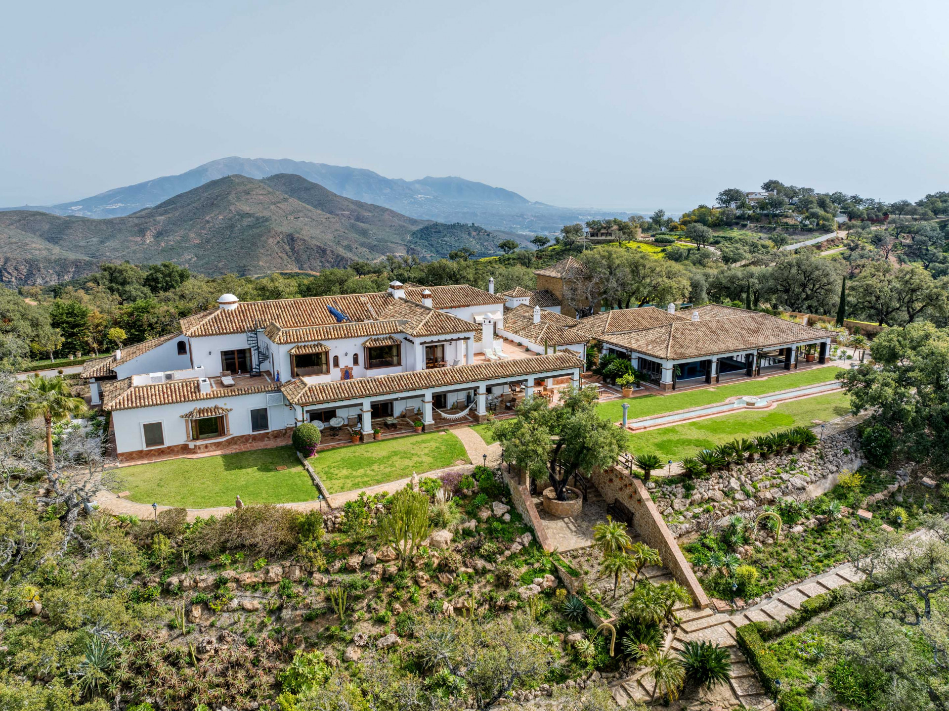 Impresionante finca con vistas al mar en La Mairena en Marbella Este