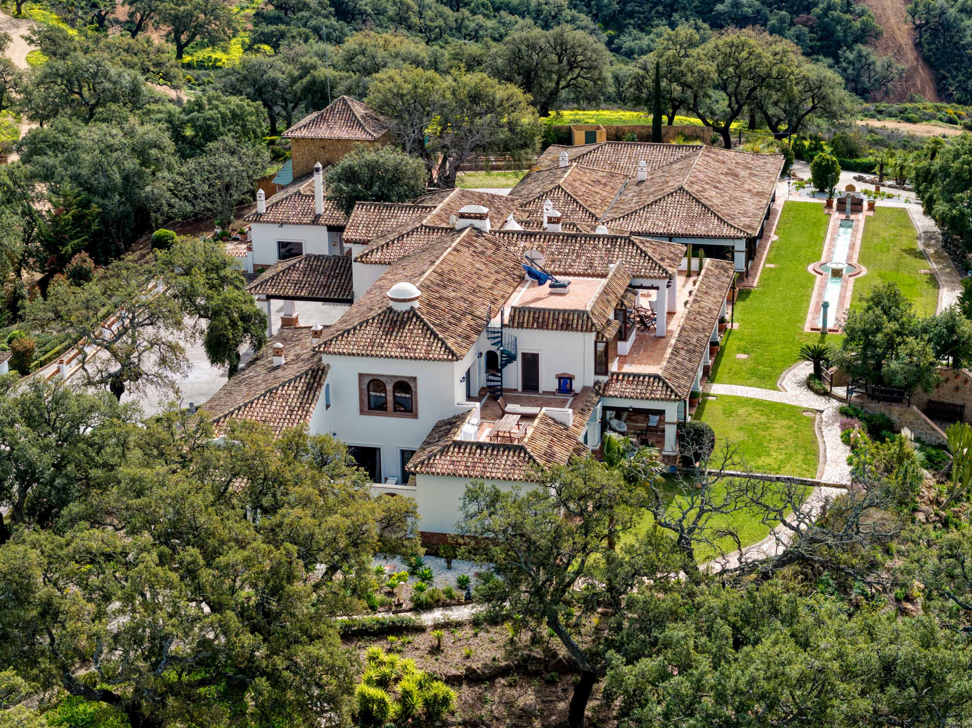 Impresionante finca con vistas al mar en La Mairena en Marbella Este