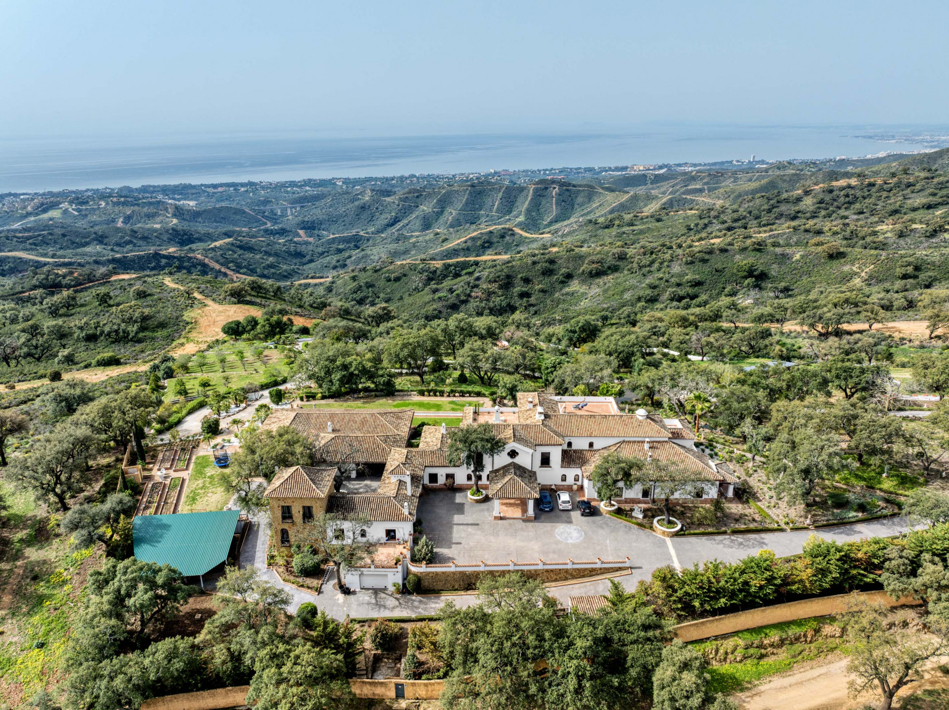 Impresionante finca con vistas al mar en La Mairena en Marbella Este