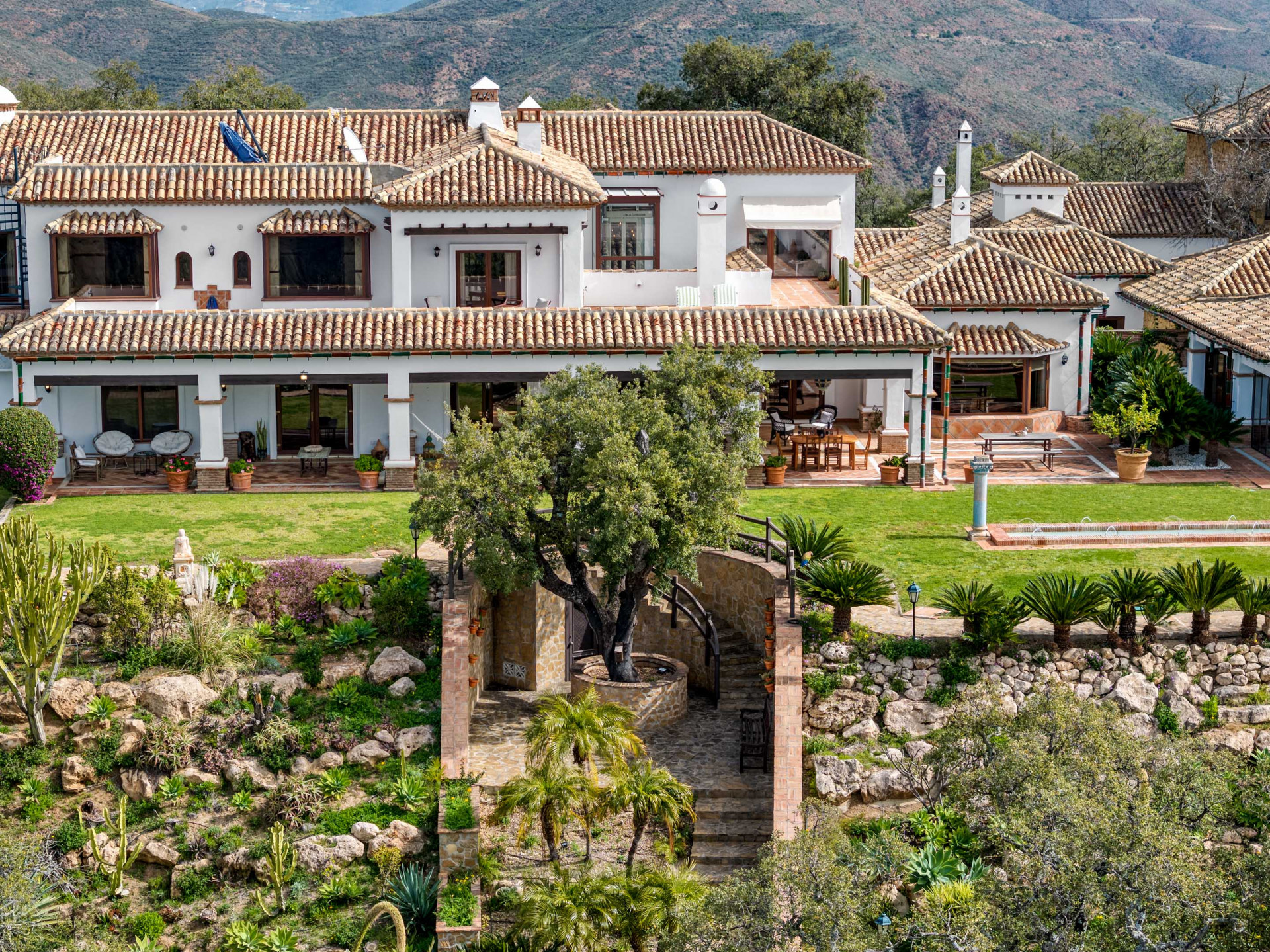 Impresionante finca con vistas al mar en La Mairena en Marbella Este