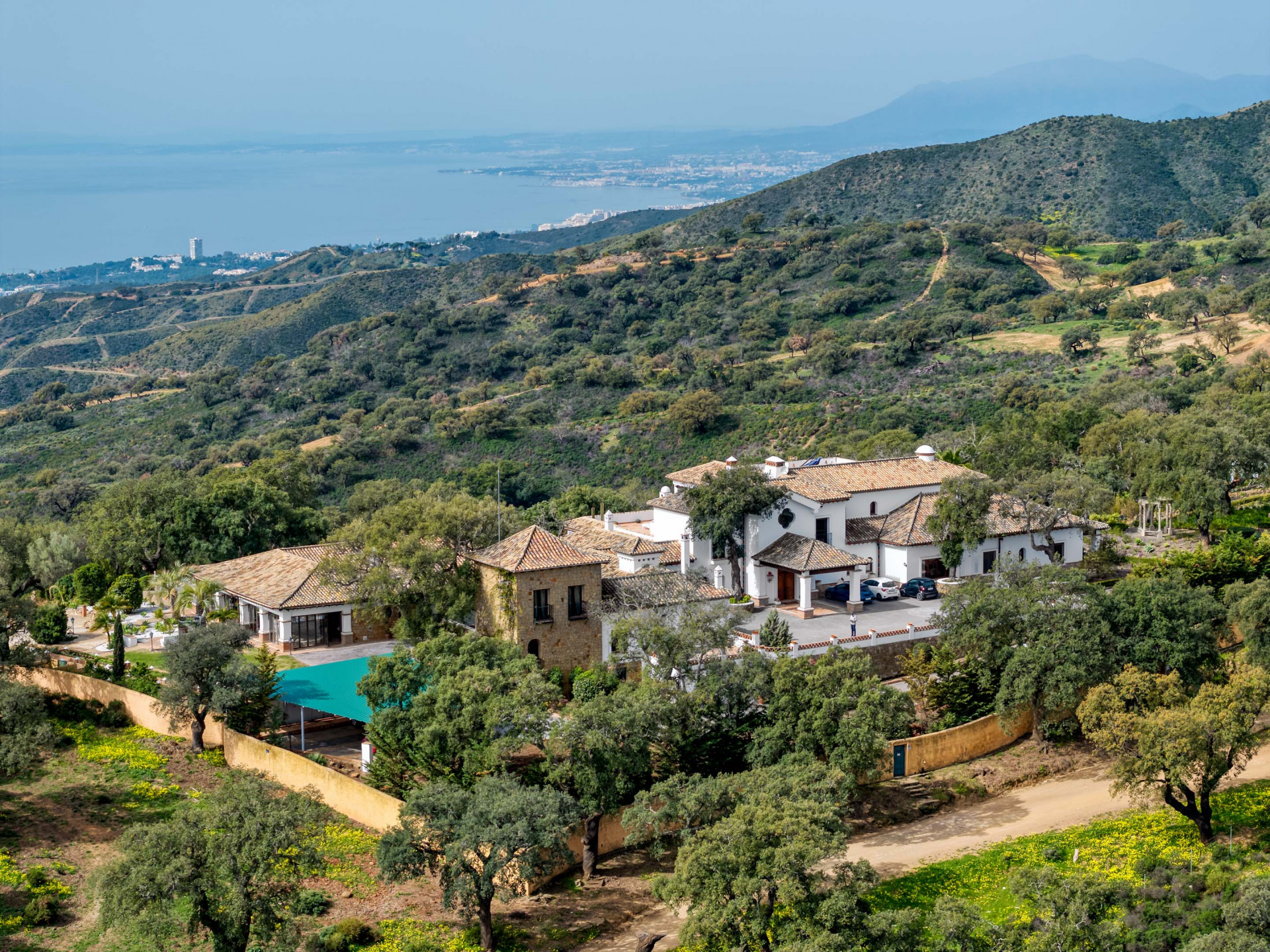 Impresionante finca con vistas al mar en La Mairena en Marbella Este