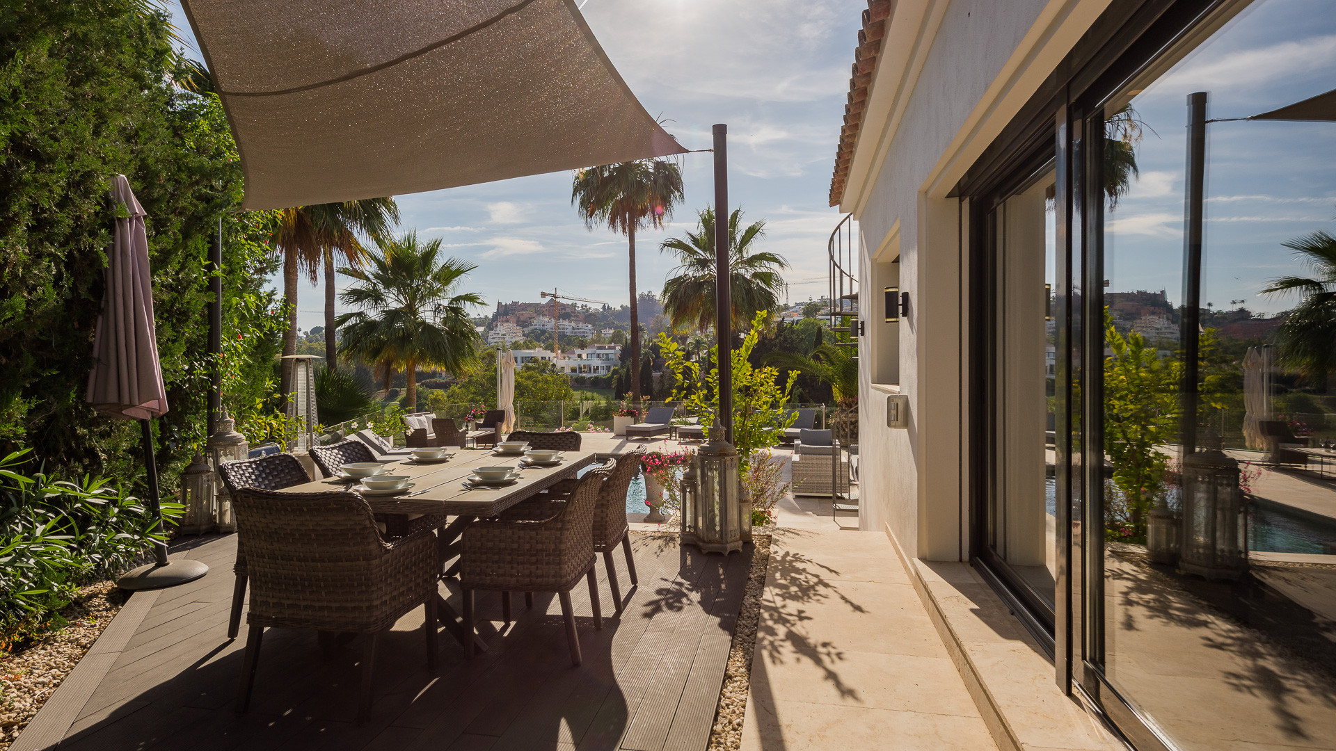 Fully renovated villa set on an elevated plot with golf views in Los Naranjos in Nueva Andalucia