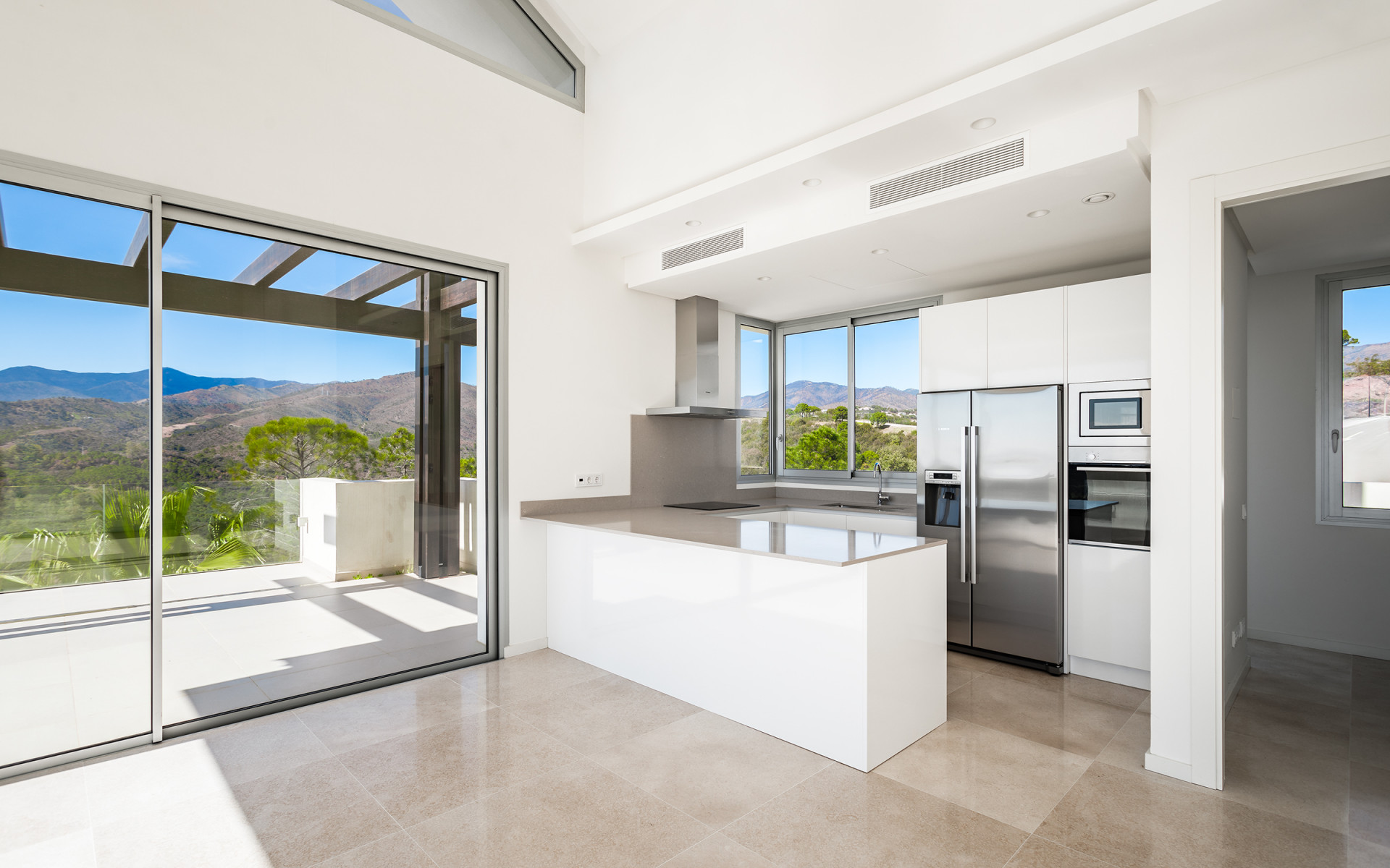 Stunning brand-new 4/5 bedroom penthouse in the hills in Benahavis