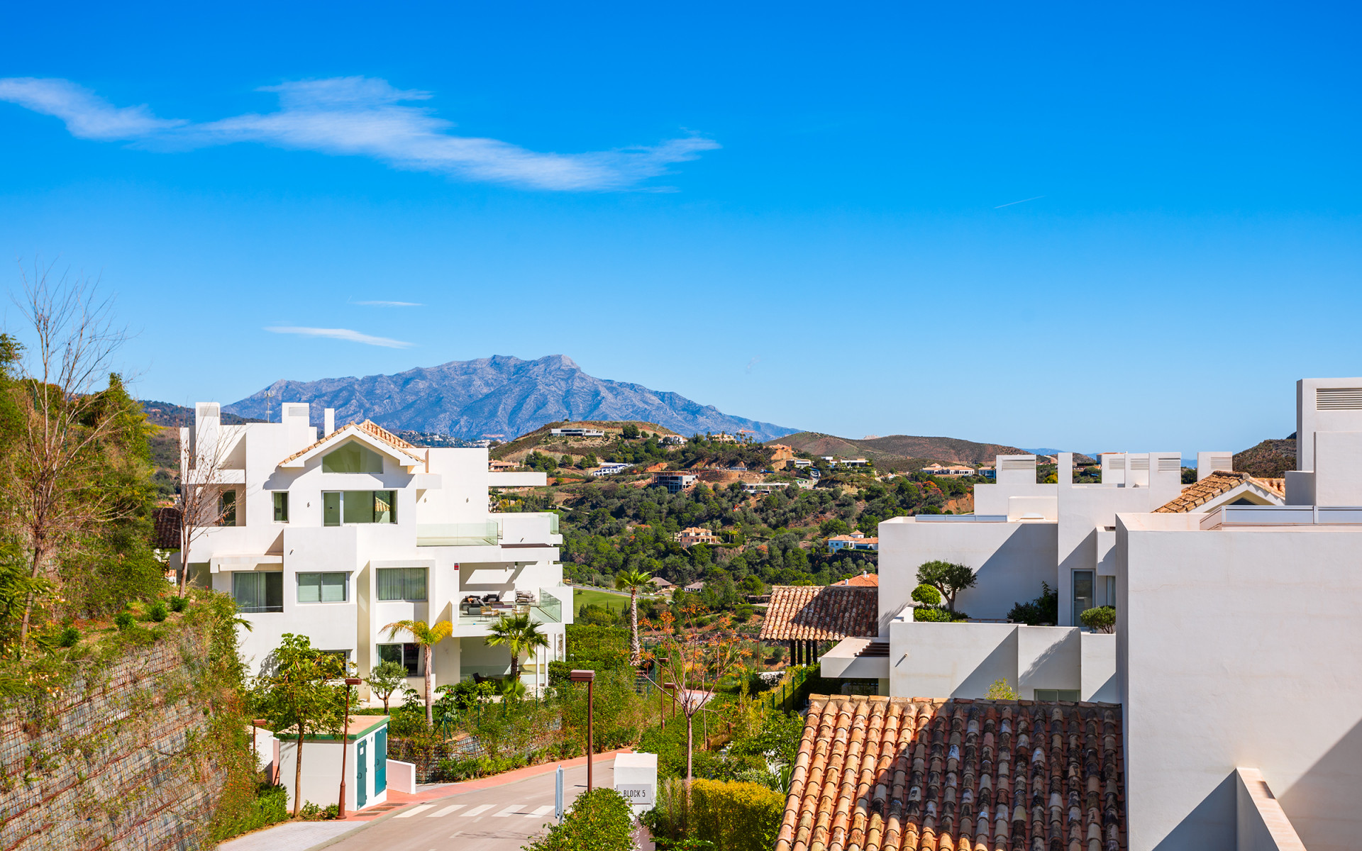 Stunning brand-new 4/5 bedroom penthouse in the hills in Benahavis