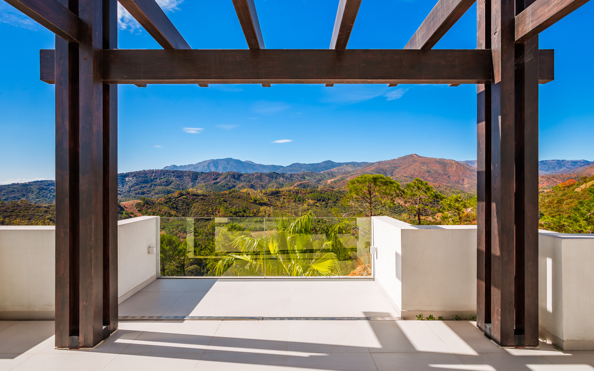 Stunning brand-new 4/5 bedroom penthouse in the hills in Benahavis