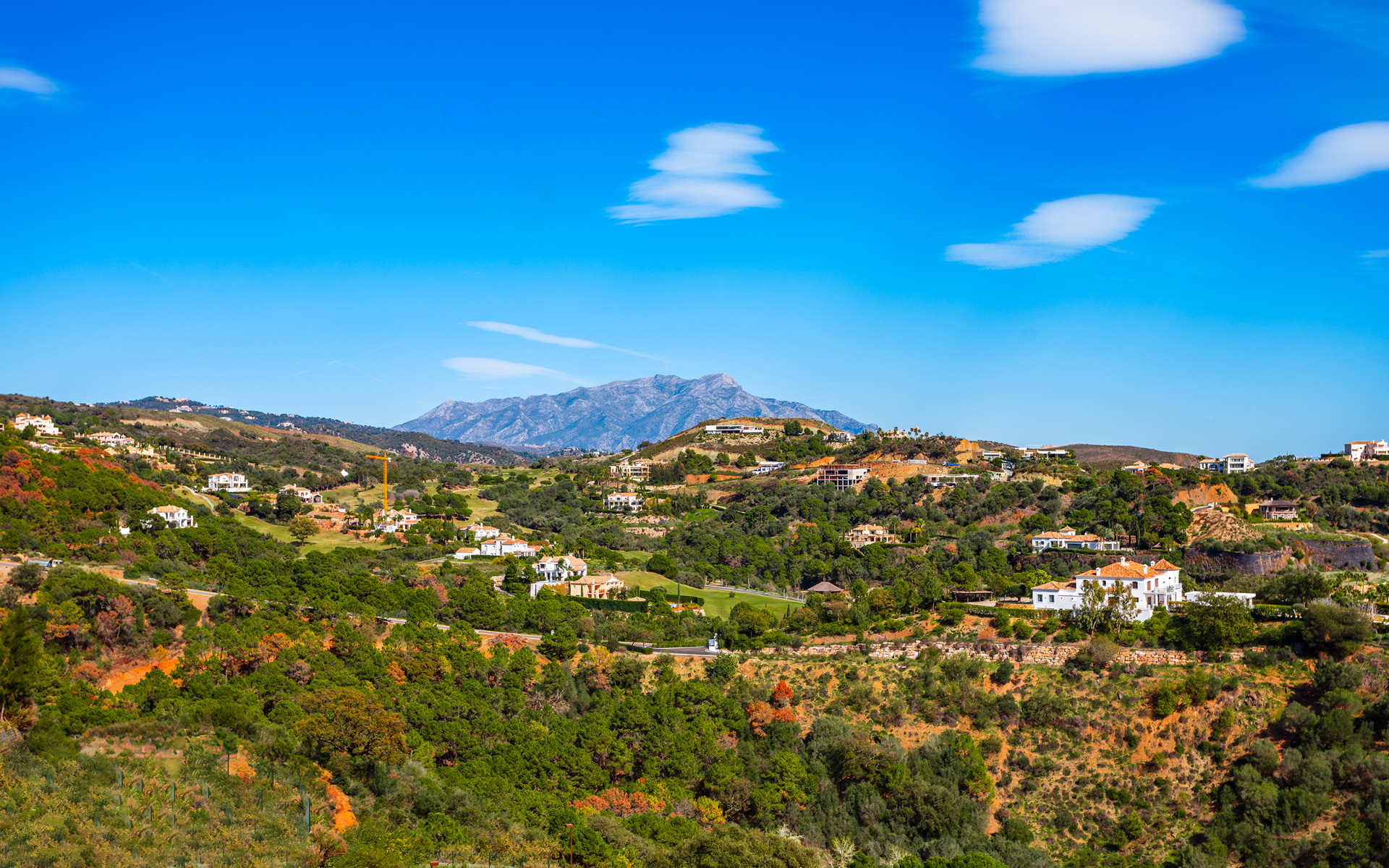 Stunning brand-new 4/5 bedroom penthouse in the hills in Benahavis