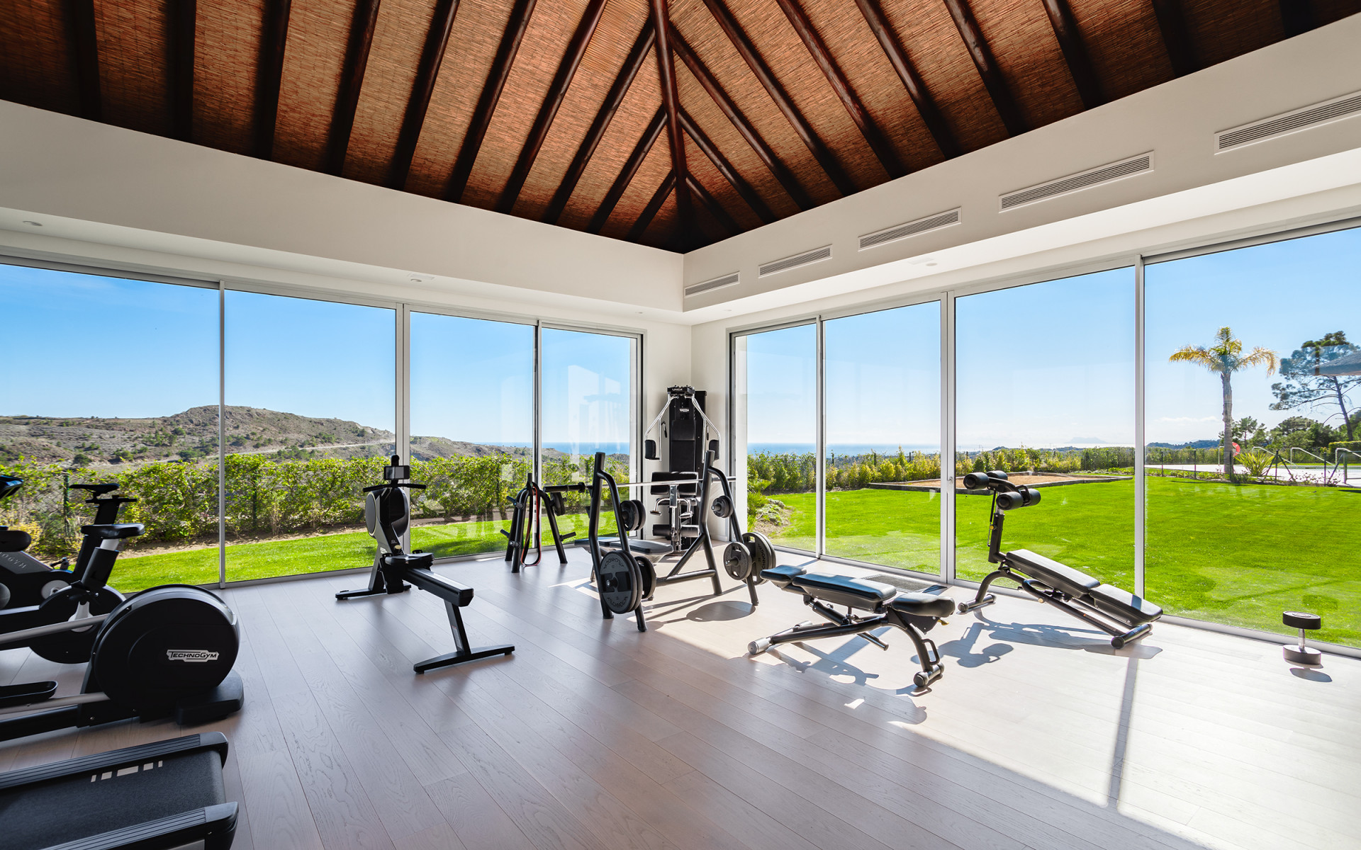 Stunning brand-new 4/5 bedroom penthouse in the hills in Benahavis