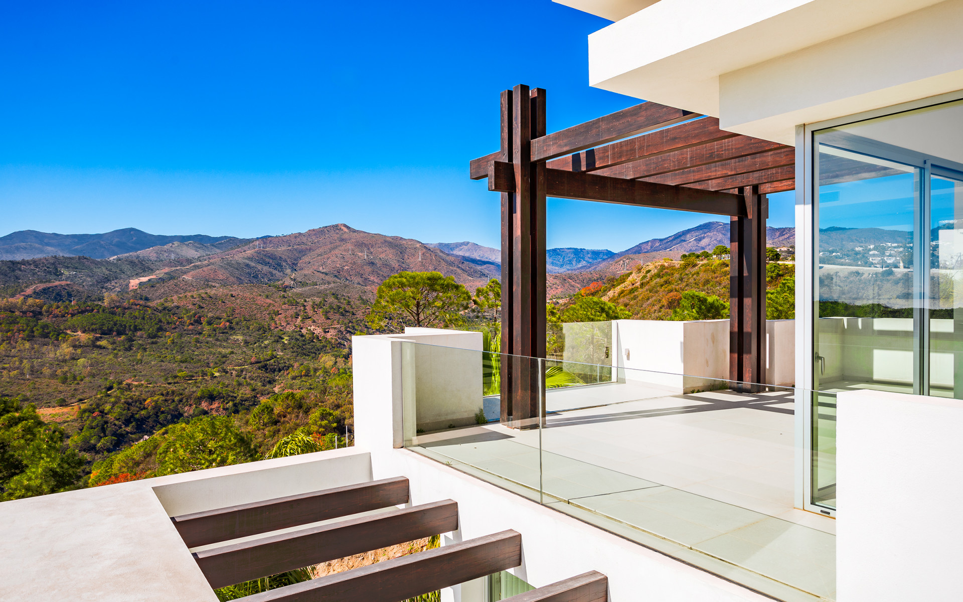 Stunning brand-new 4/5 bedroom penthouse in the hills in Benahavis