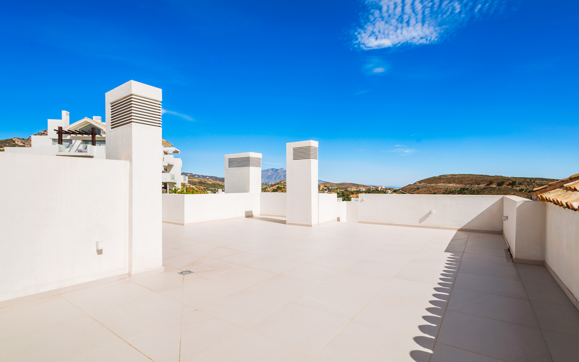 Stunning brand-new 4/5 bedroom penthouse in the hills in Benahavis