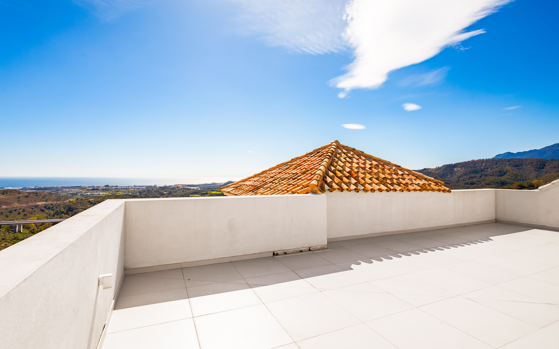 Stunning brand-new 4/5 bedroom penthouse in the hills in Benahavis