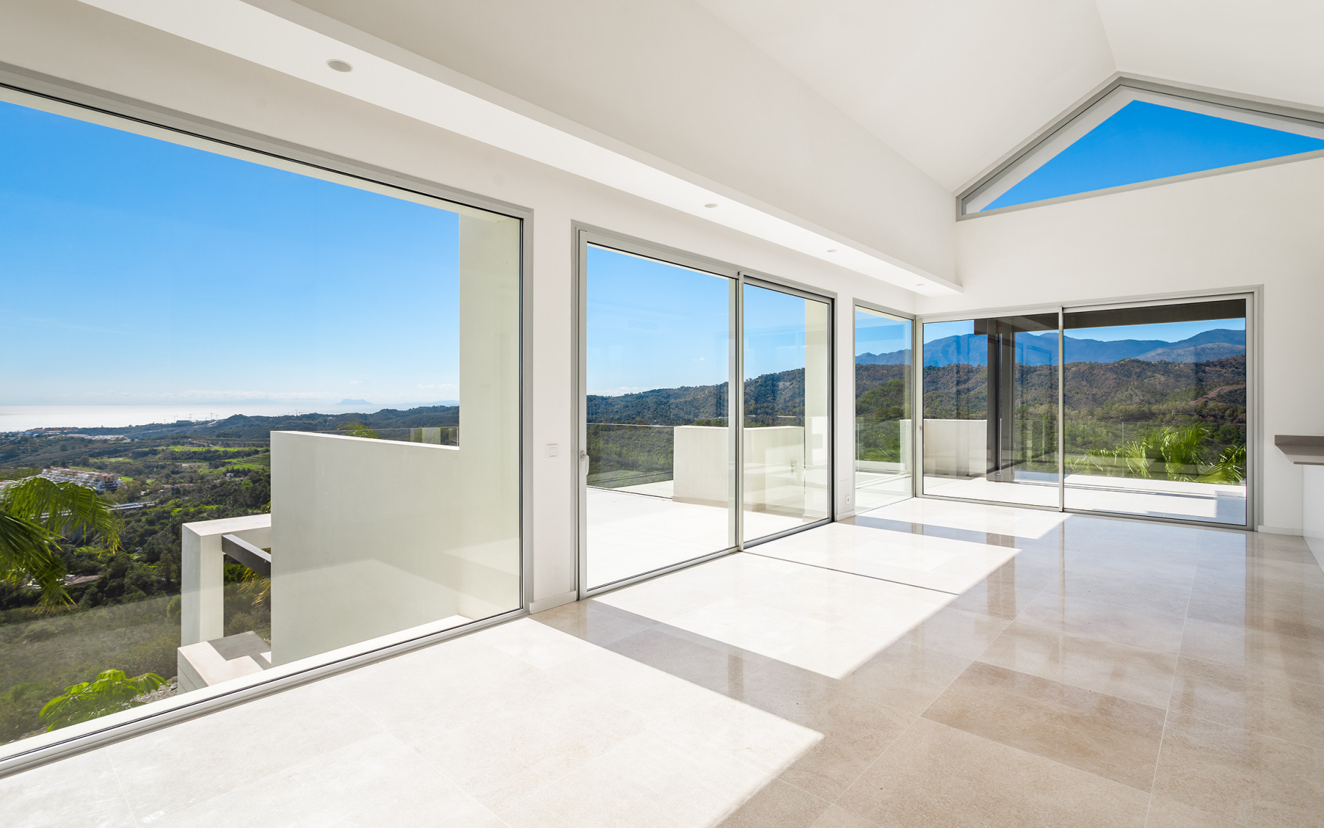 Stunning brand-new 4/5 bedroom penthouse in the hills in Benahavis