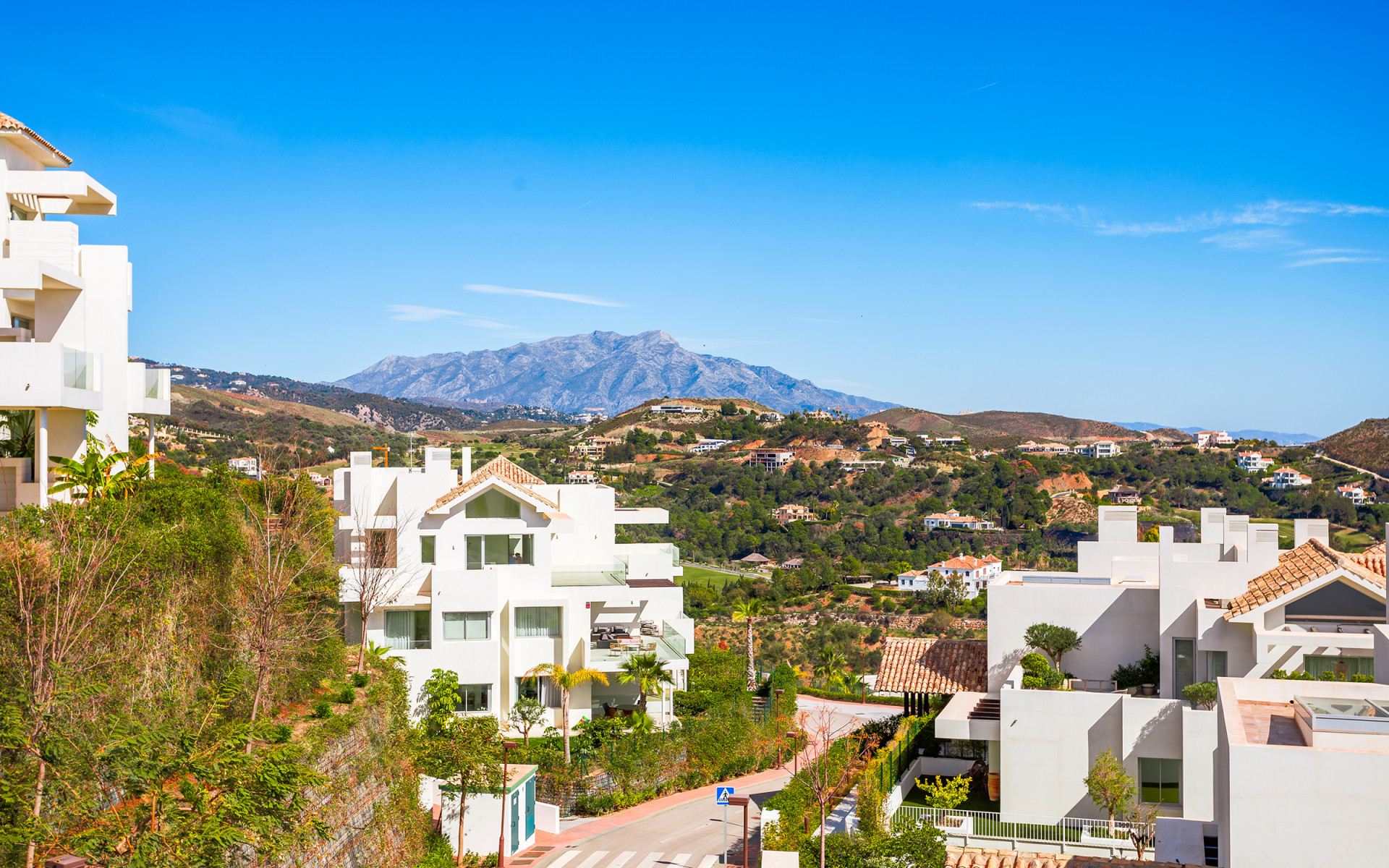 Stunning brand-new 4/5 bedroom penthouse in the hills in Benahavis