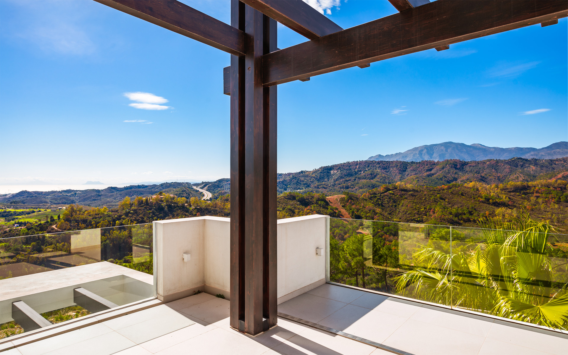 Stunning brand-new 4/5 bedroom penthouse in the hills in Benahavis