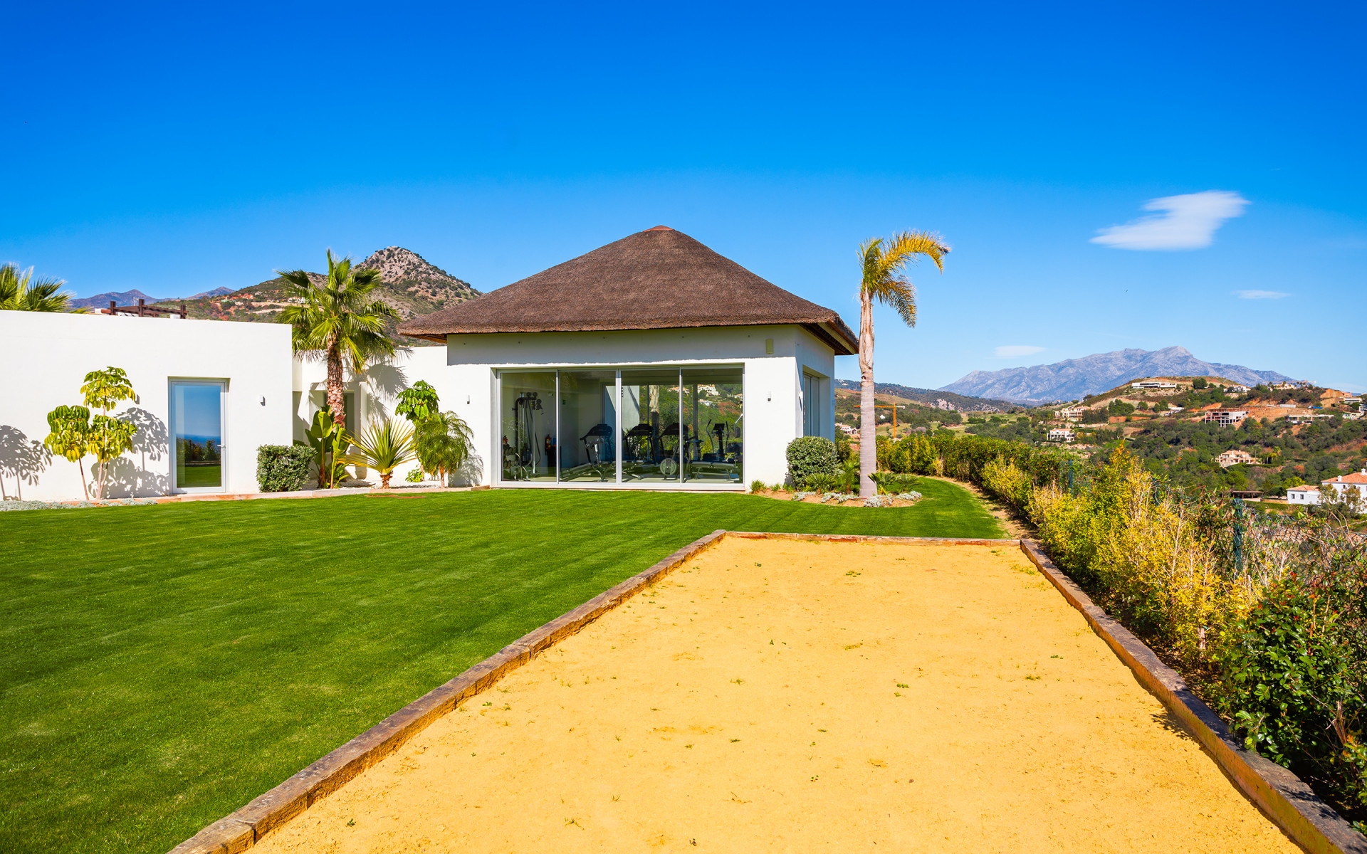 Stunning brand-new 4/5 bedroom penthouse in the hills in Benahavis