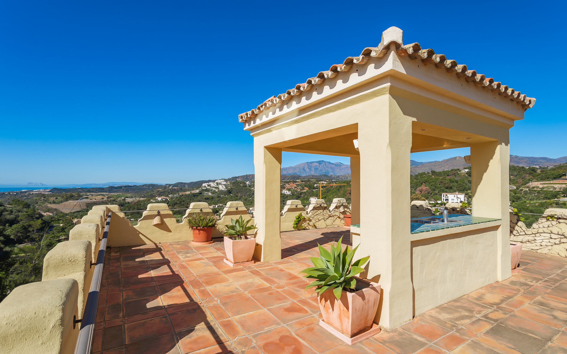 Frontline golf villa situated on an extensive plot in Marbella Club Golf Resort in Benahavis