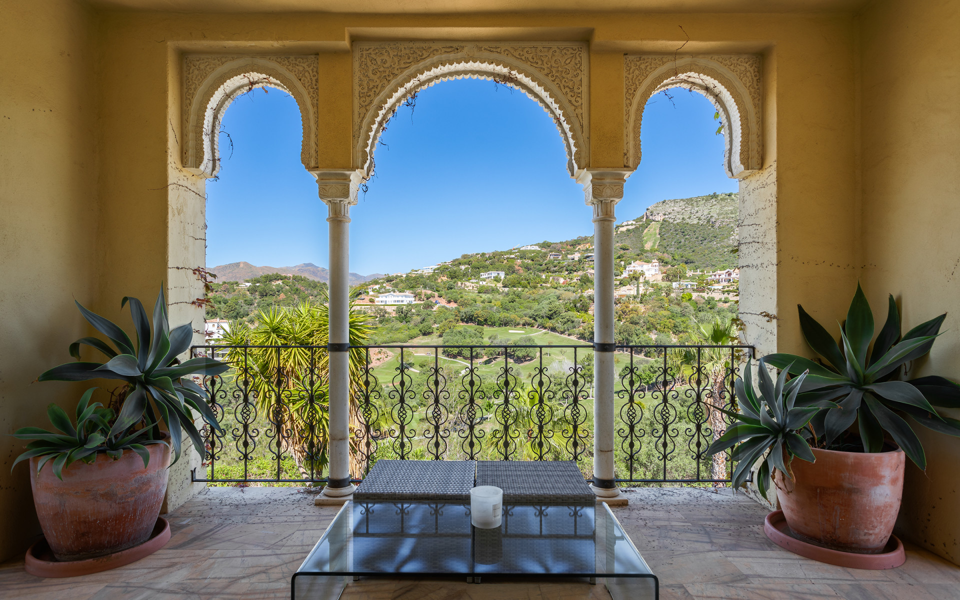 Frontline golf villa situated on an extensive plot in Marbella Club Golf Resort in Benahavis