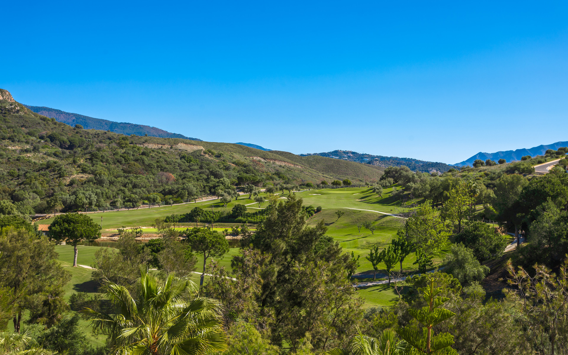 Frontline golf villa situated on an extensive plot in Marbella Club Golf Resort in Benahavis