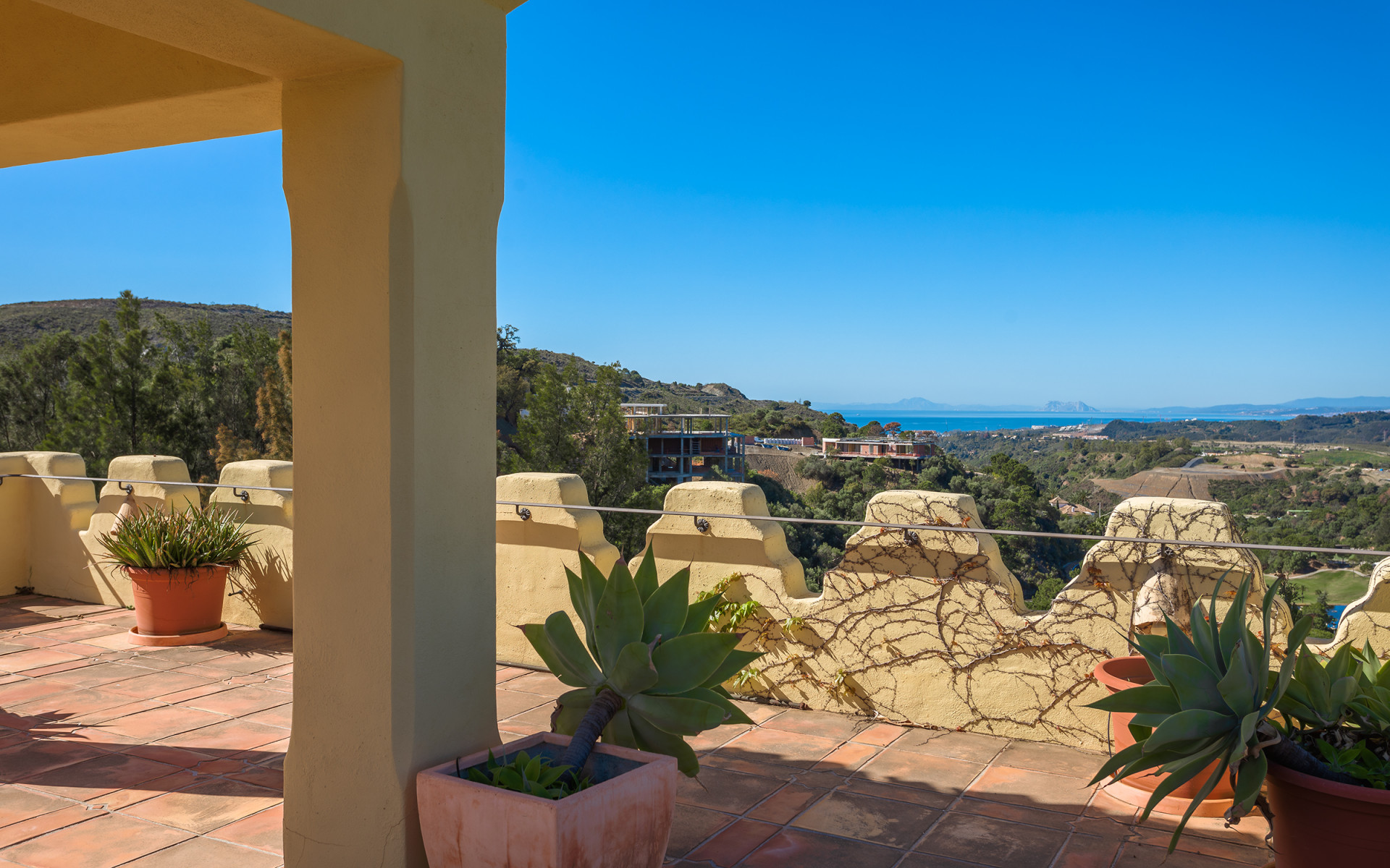 Frontline golf villa situated on an extensive plot in Marbella Club Golf Resort in Benahavis