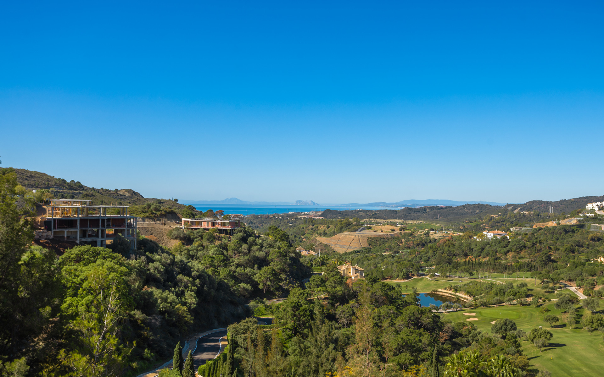 Frontline golf villa situated on an extensive plot in Marbella Club Golf Resort in Benahavis