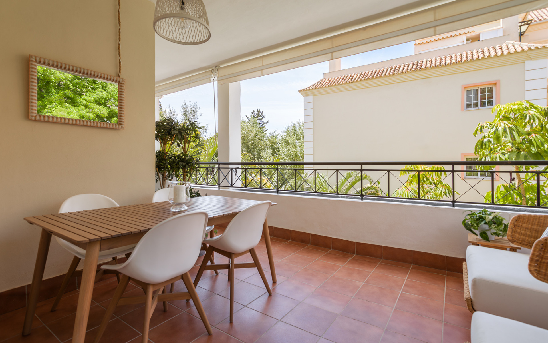 Spacious first-floor apartment in a front line golf complex in the Golf Valley in Nueva Andalucia