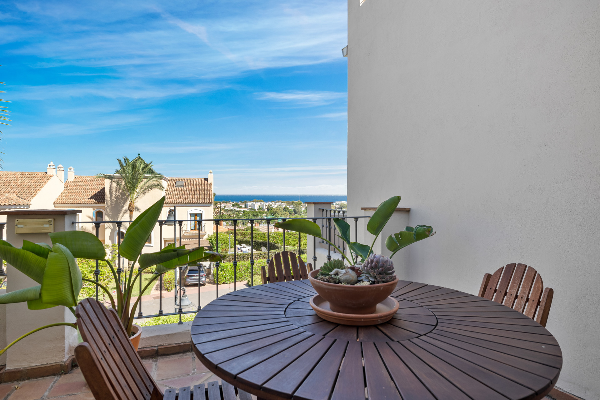 Adosado familiar de 4 dormitorios con vistas a la costa en Paraiso Hills en Estepona