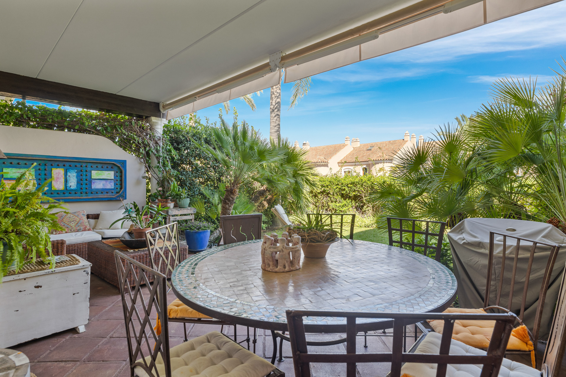 Maison de ville familiale de 4 chambres avec vue sur la côte à Paraiso Hills à Estepona